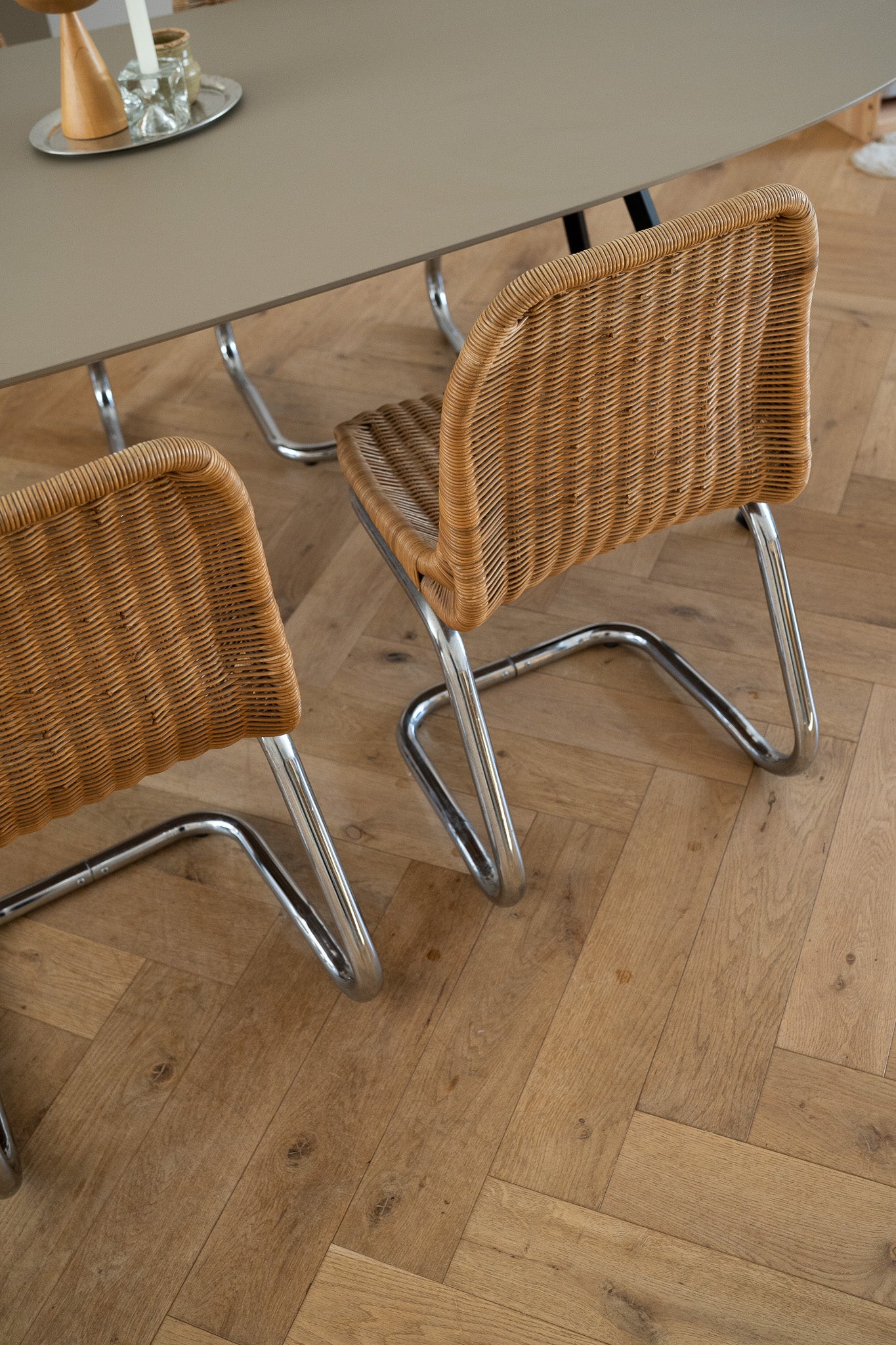 Set of 4 rattan chairs with chrome base