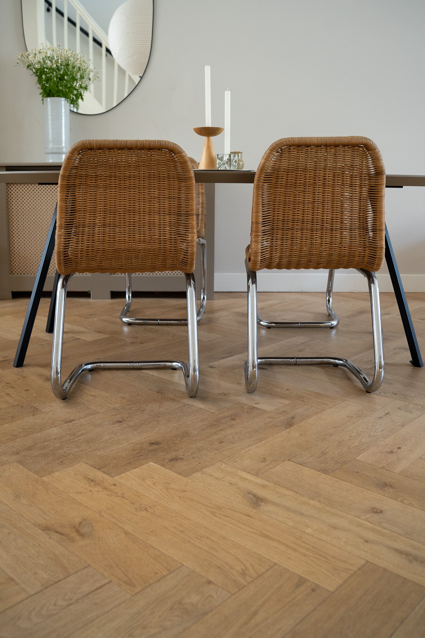 Set of 4 rattan chairs with chrome base