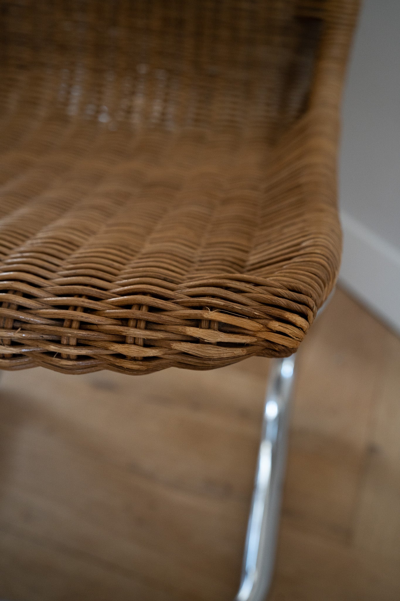 Set of 4 rattan chairs with chrome base