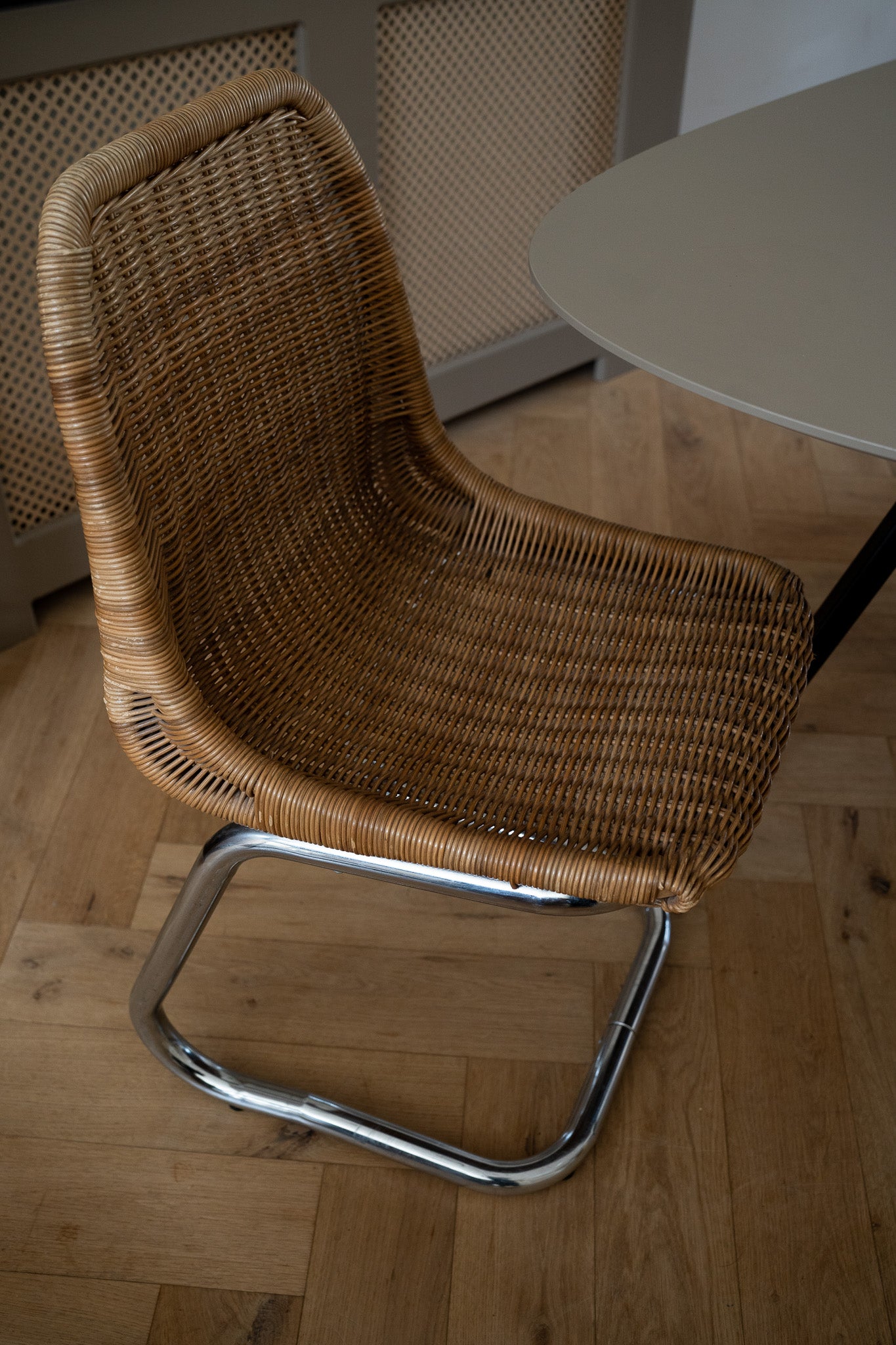 Set of 4 rattan chairs with chrome base