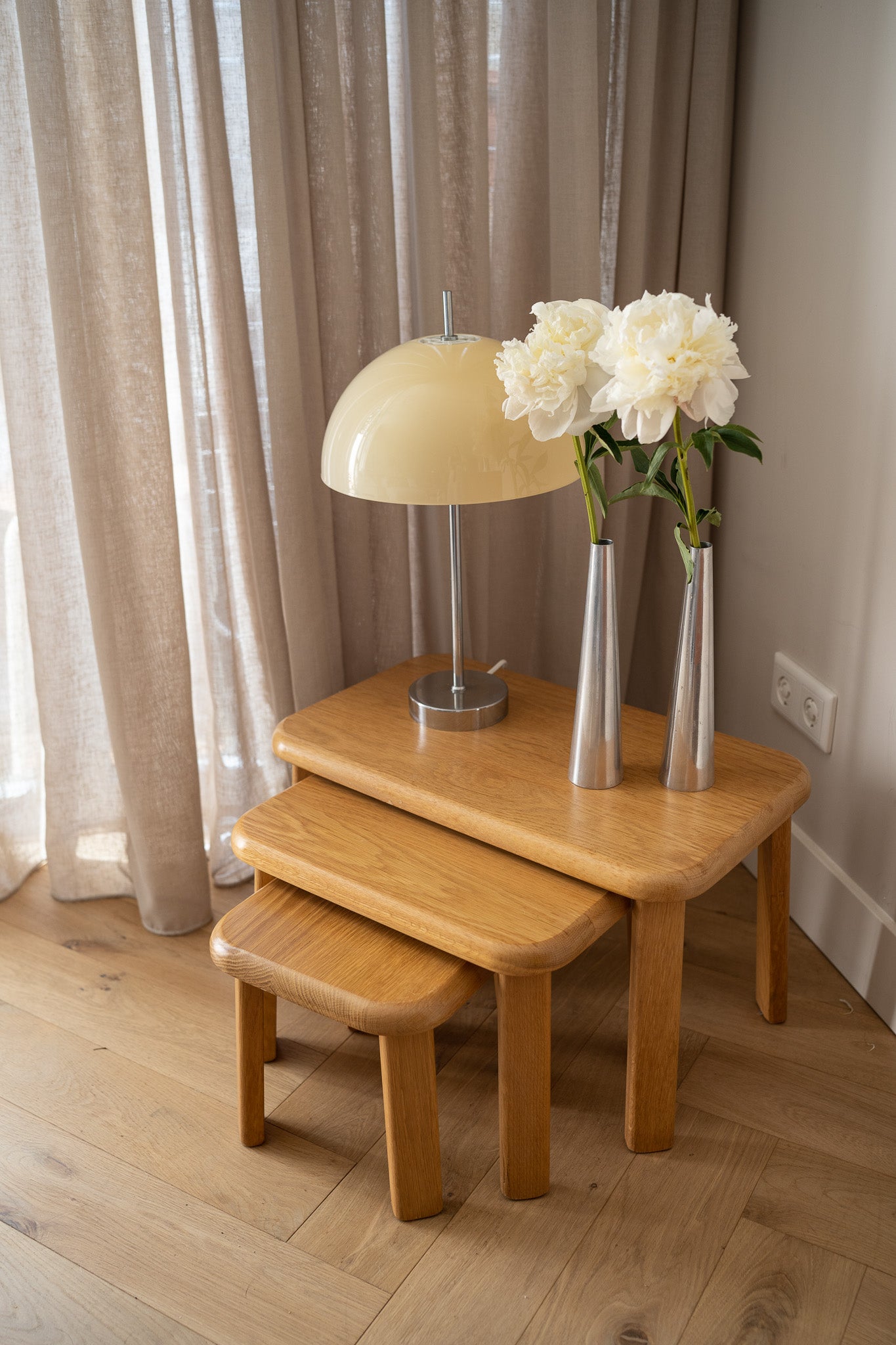 Vintage wooden mimiset