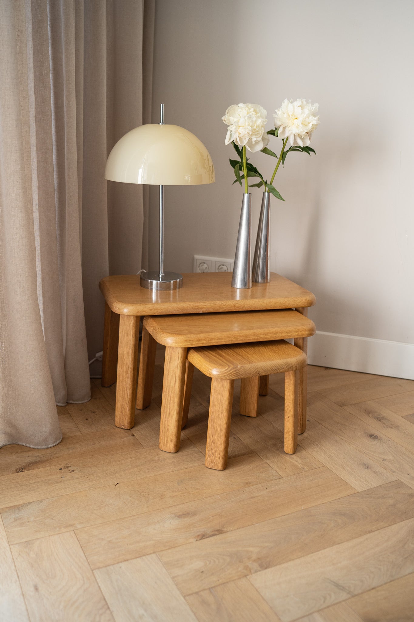 Vintage wooden mimiset