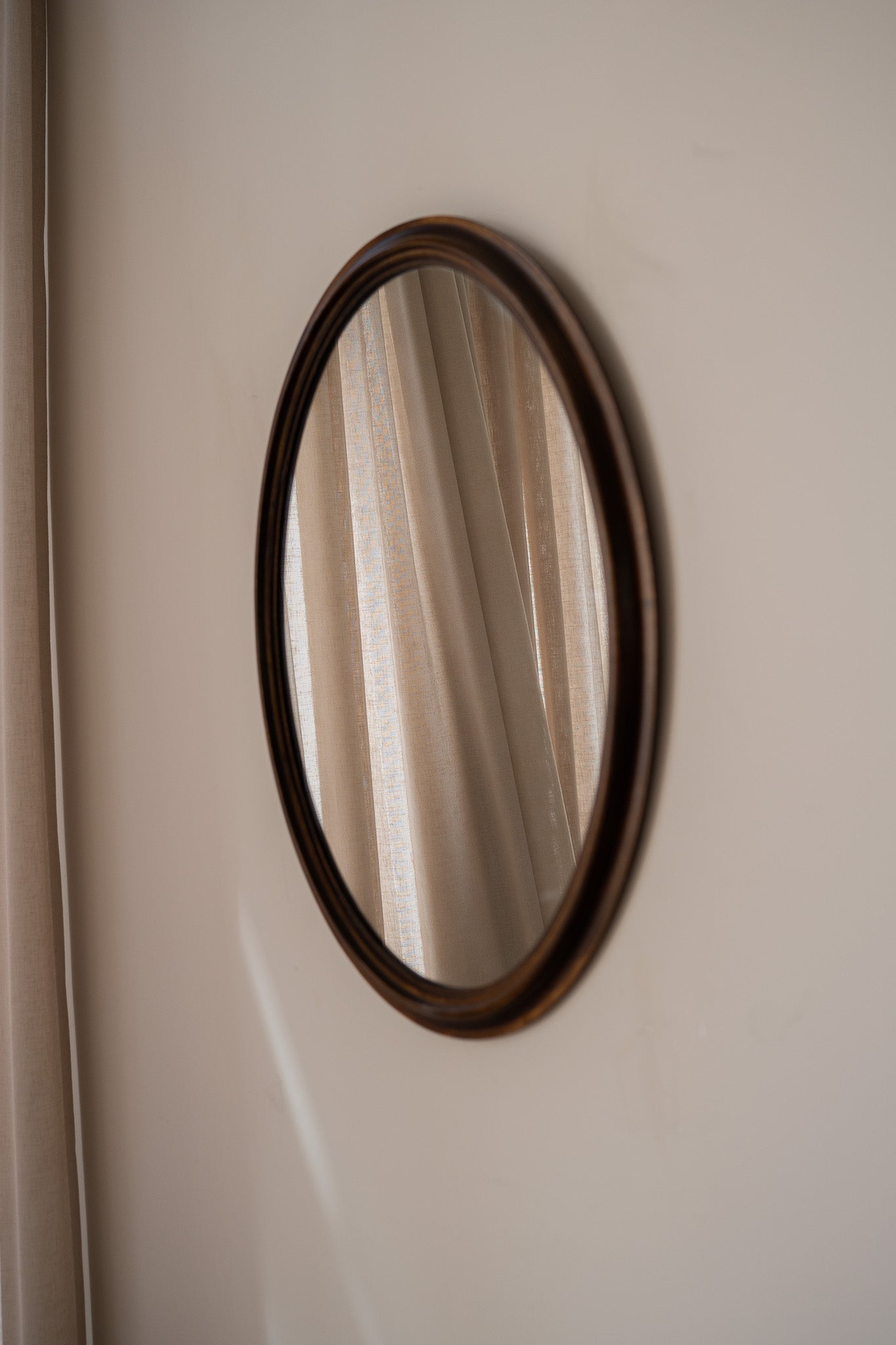 Ovale houten spiegel