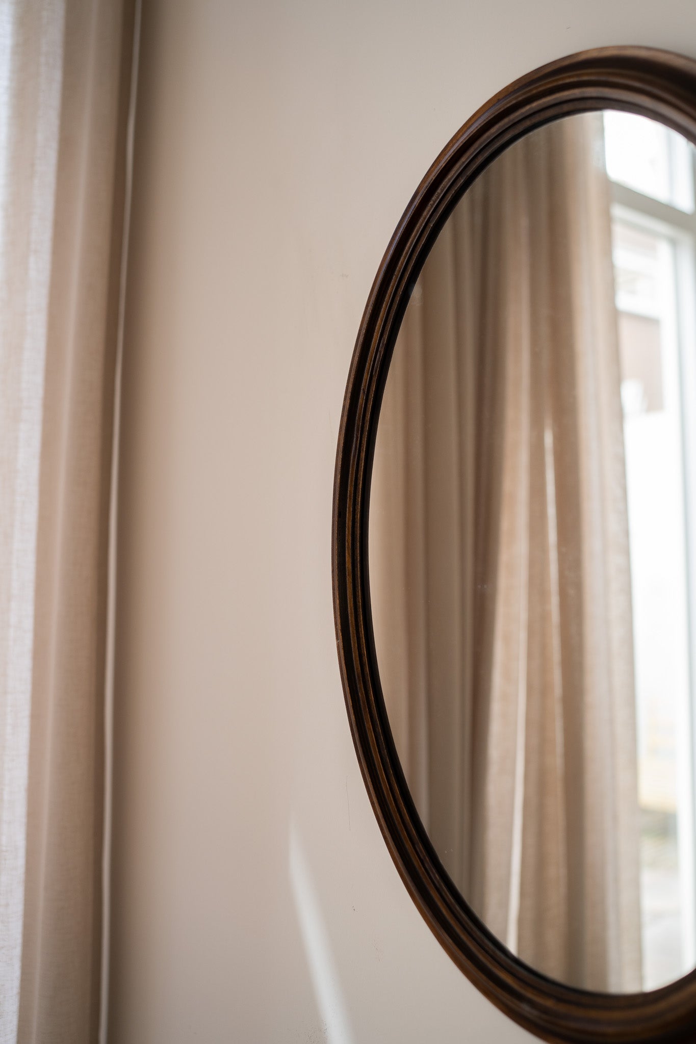 Ovale houten spiegel