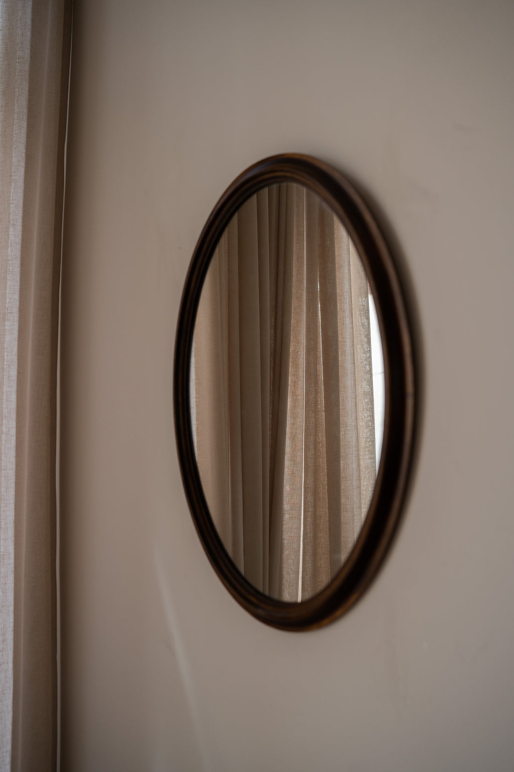 Ovale houten spiegel