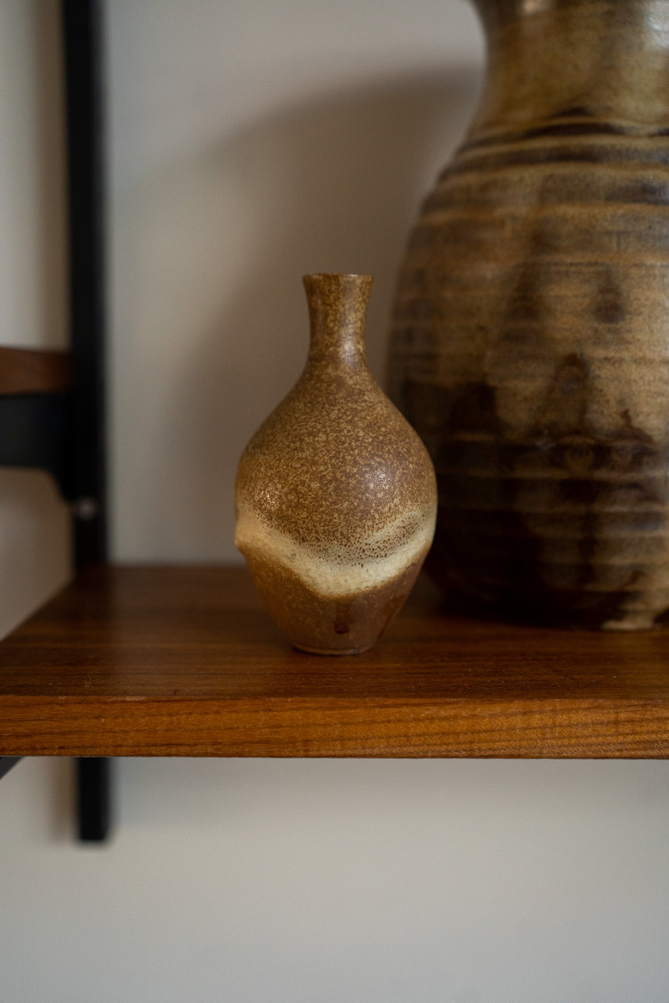 Keramiek beige vaasje klein