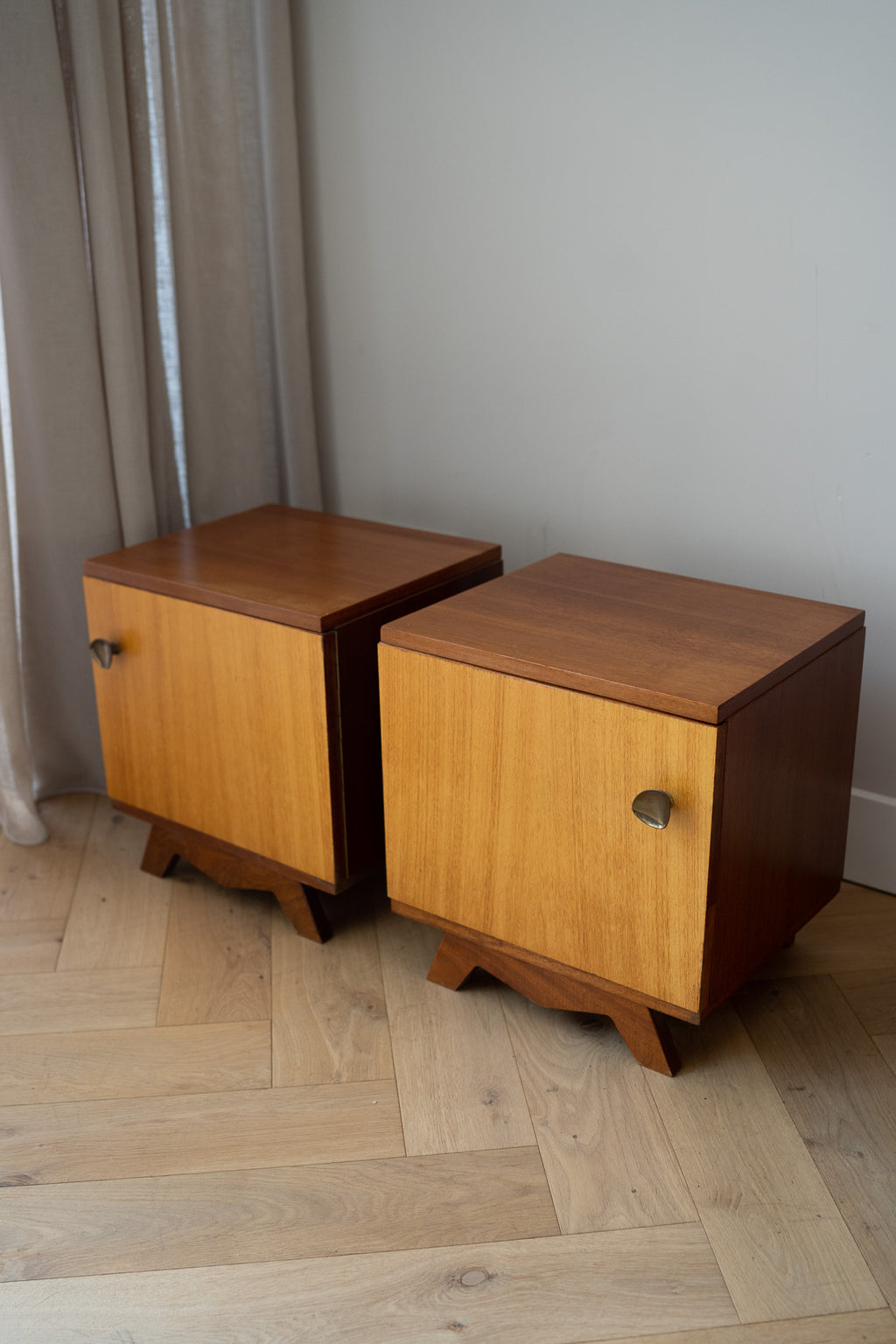 Set van 2 vintage nachtkastjes