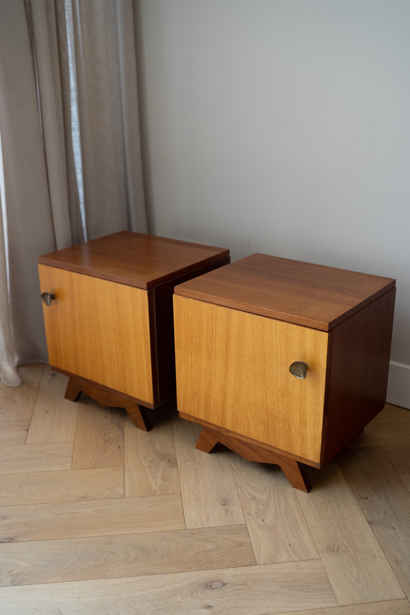 Set van 2 vintage nachtkastjes