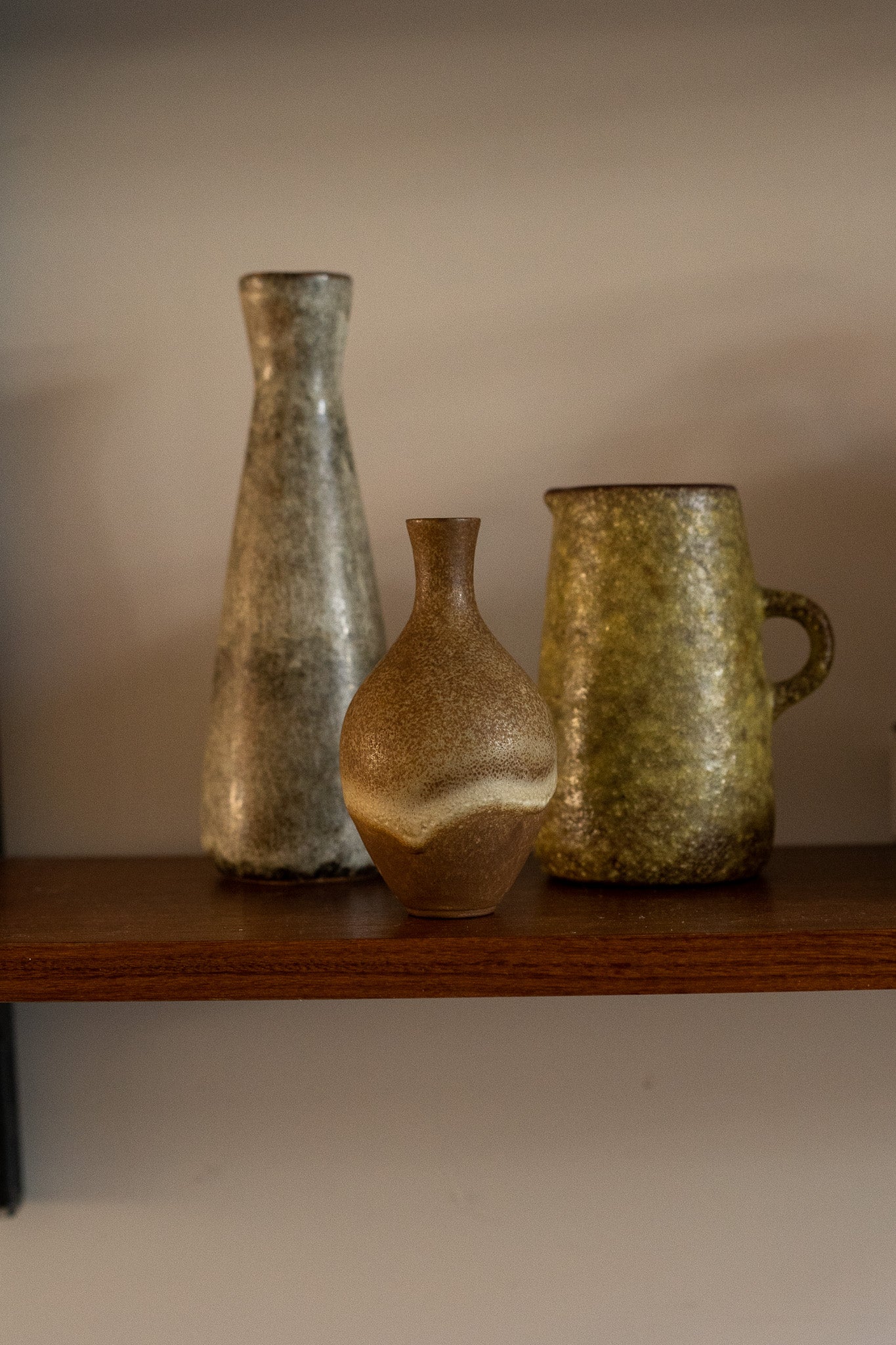 Keramiek beige vaasje klein
