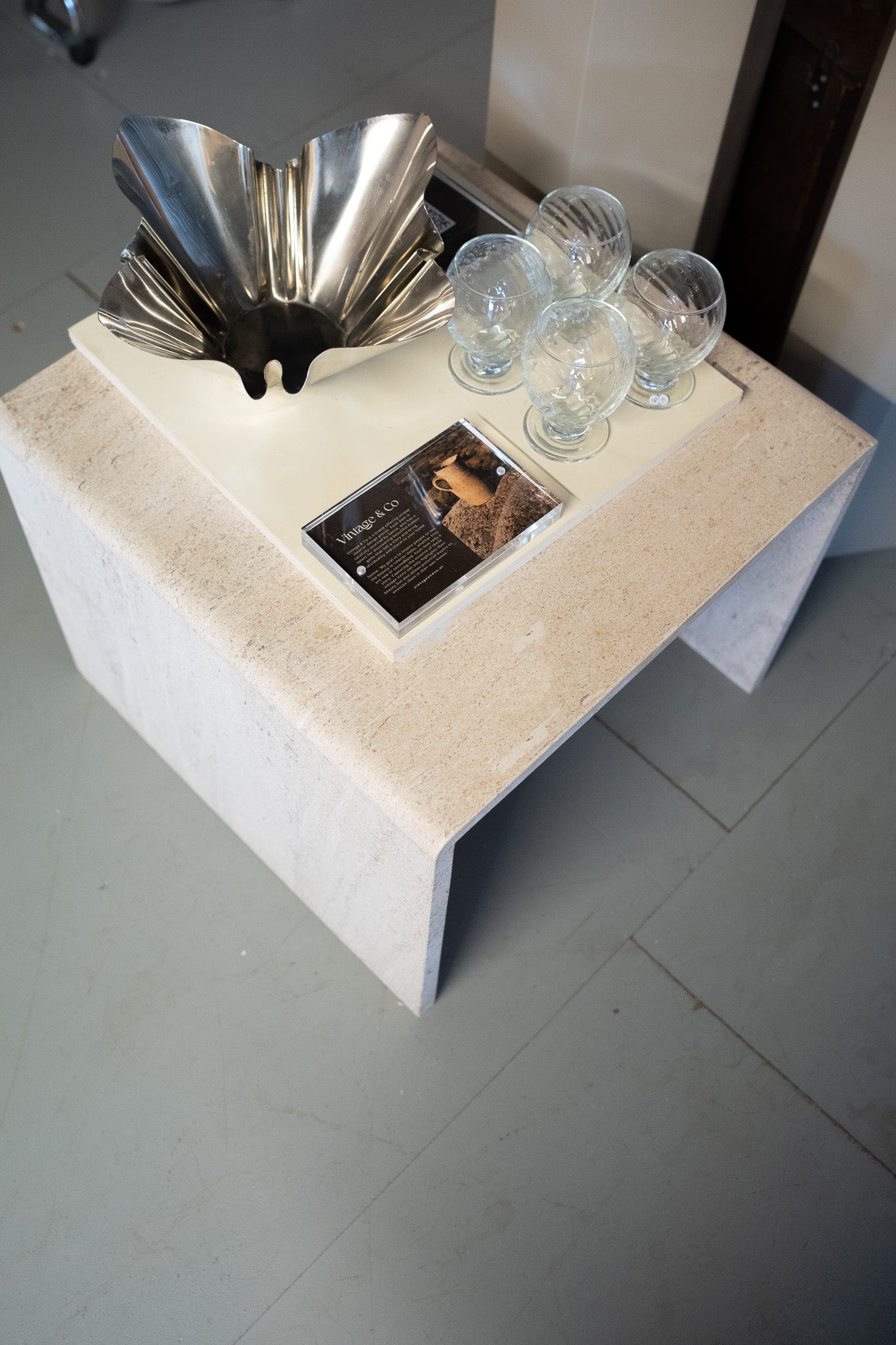 Vintage travertine bijzettafel
