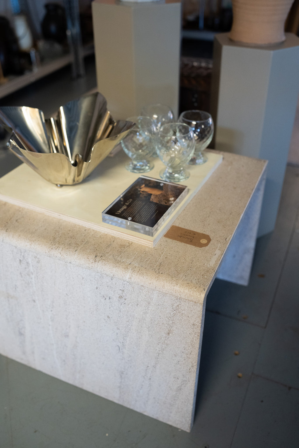 Vintage travertine bijzettafel