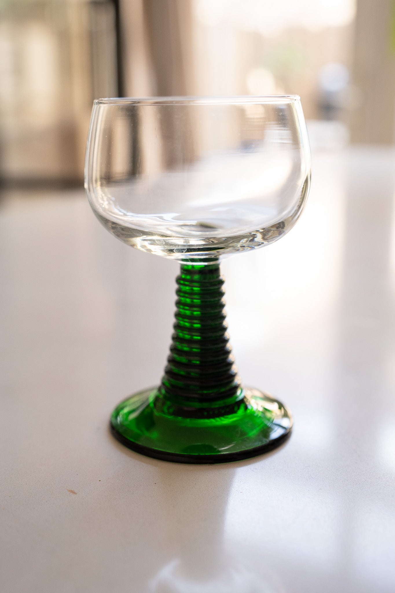 4 witte wijnglazen groene voet