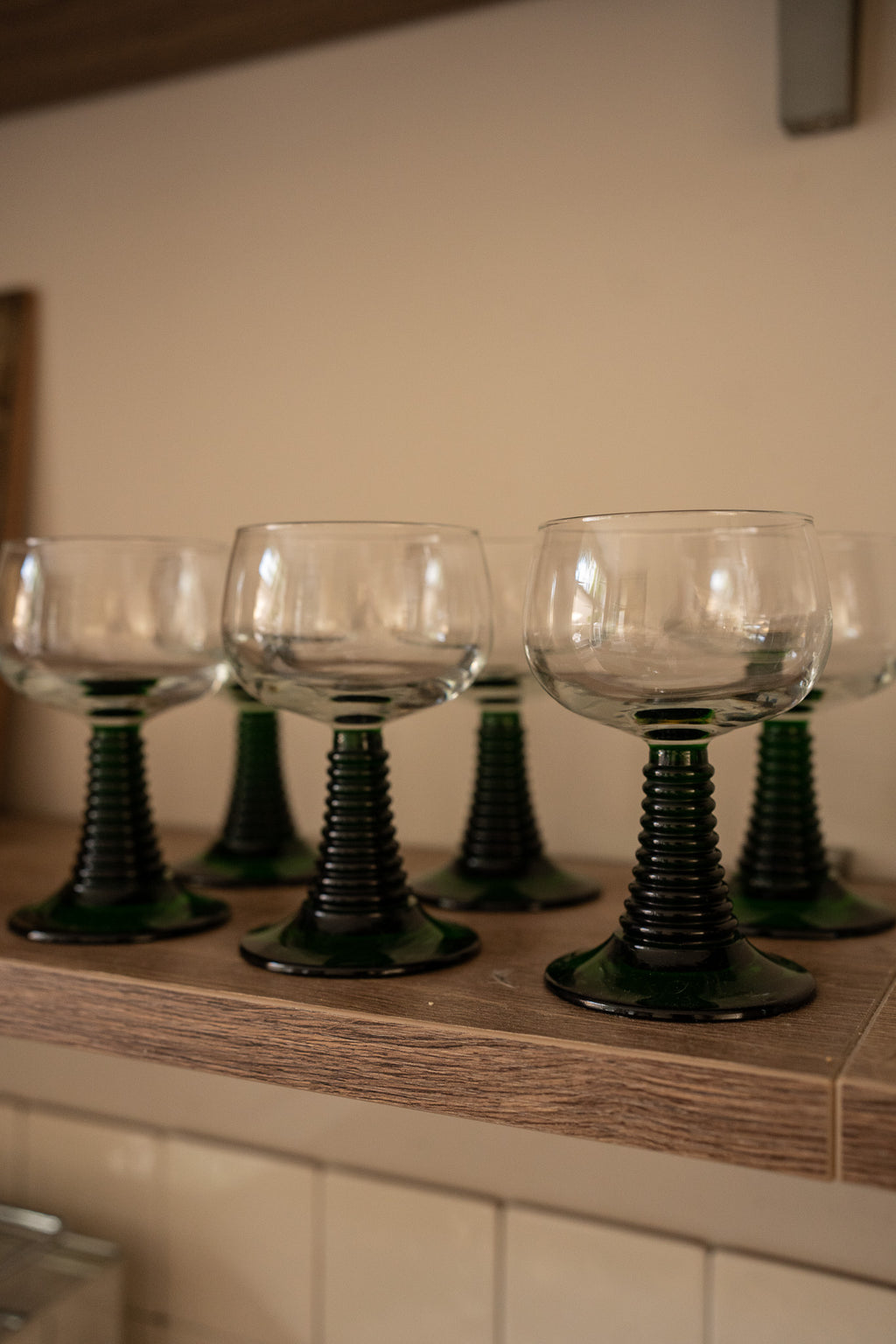 4 witte wijnglazen groene voet