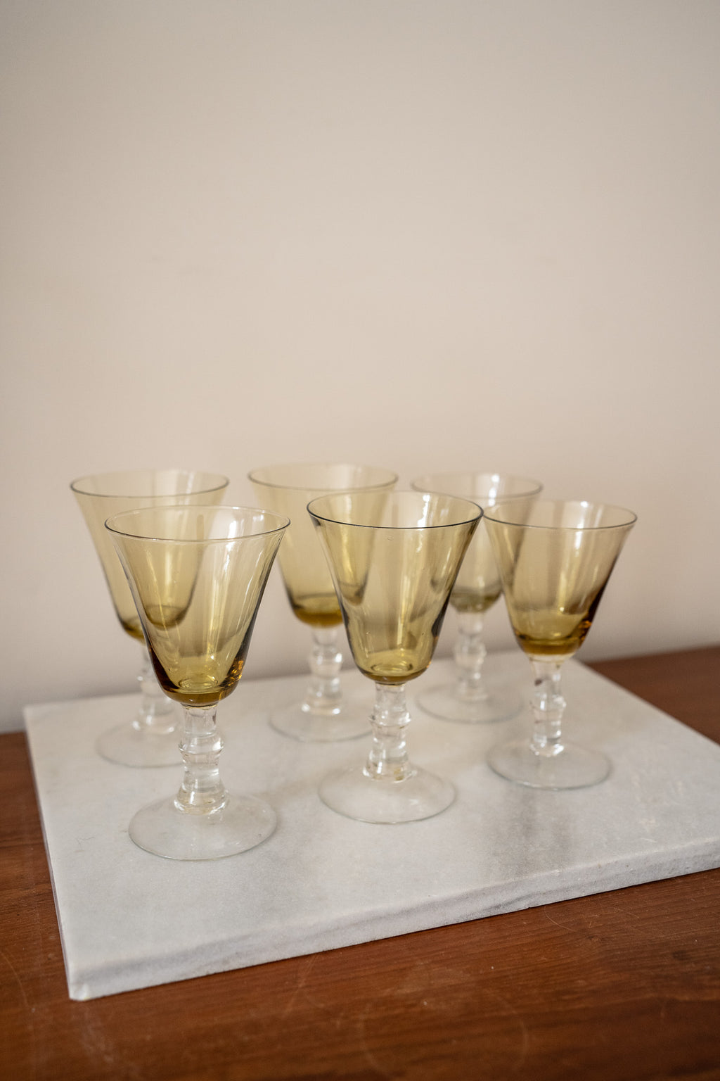 Set van 6 okergele glazen