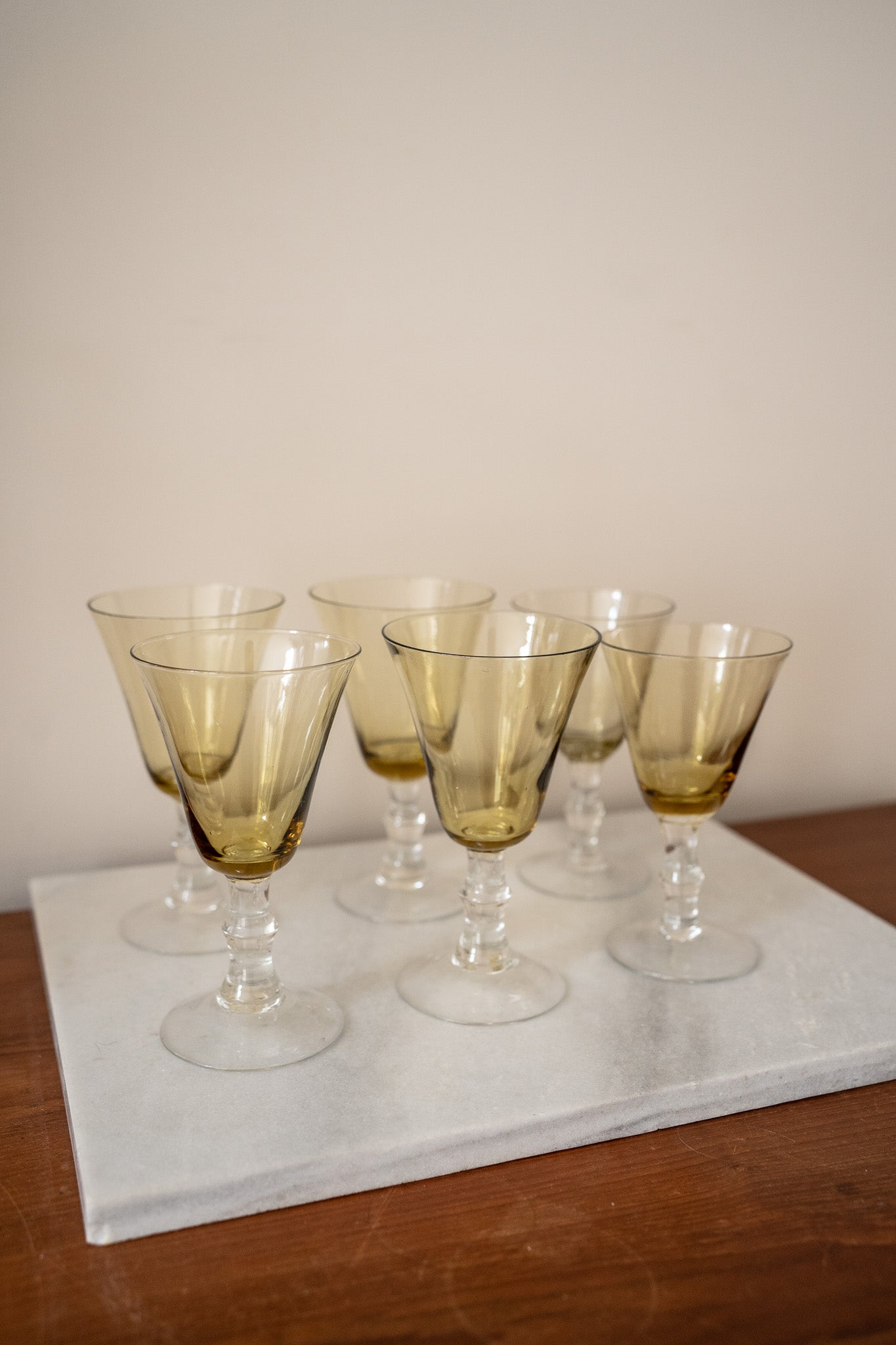 Set van 6 okergele glazen