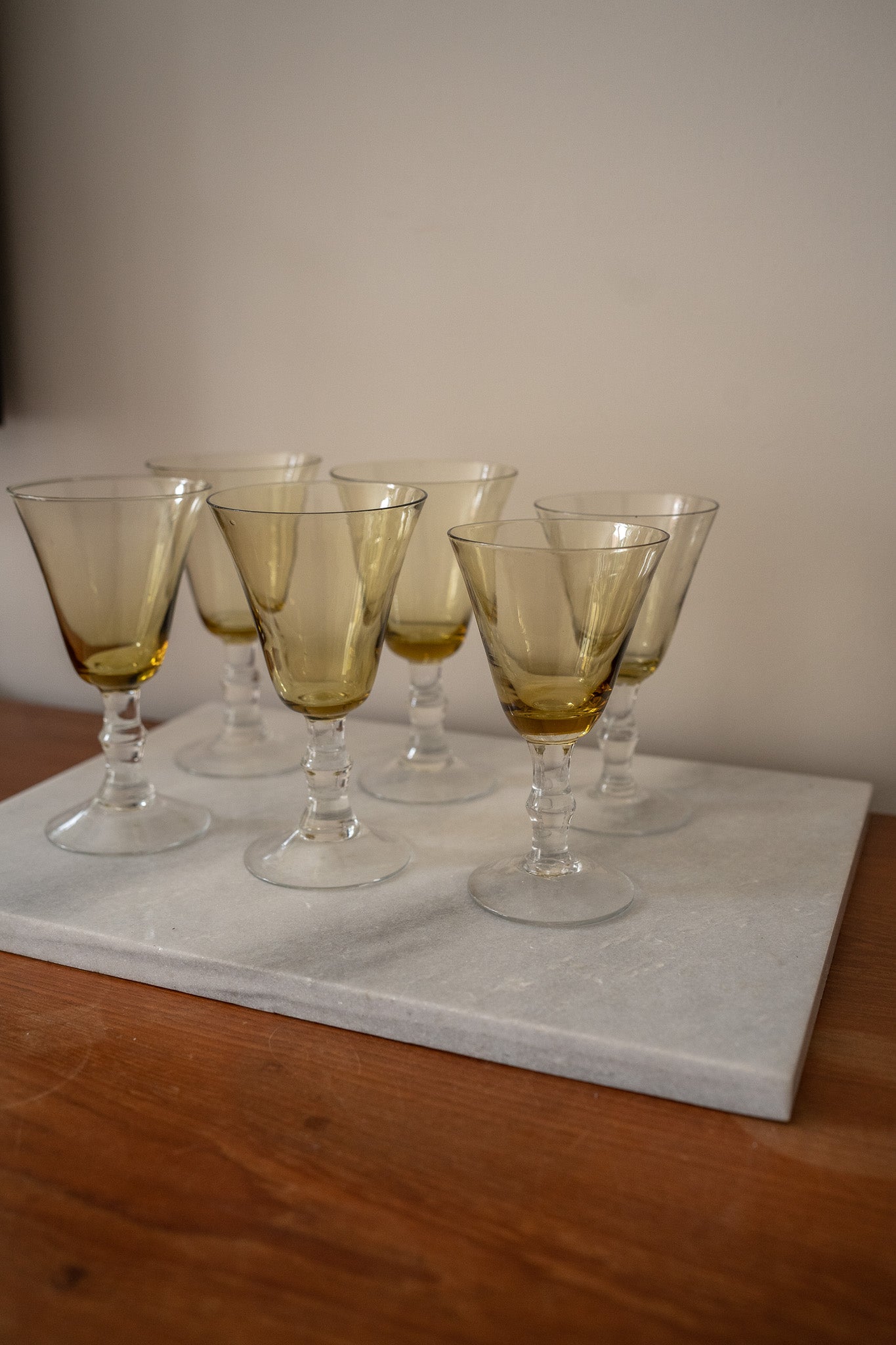 Set van 6 okergele glazen