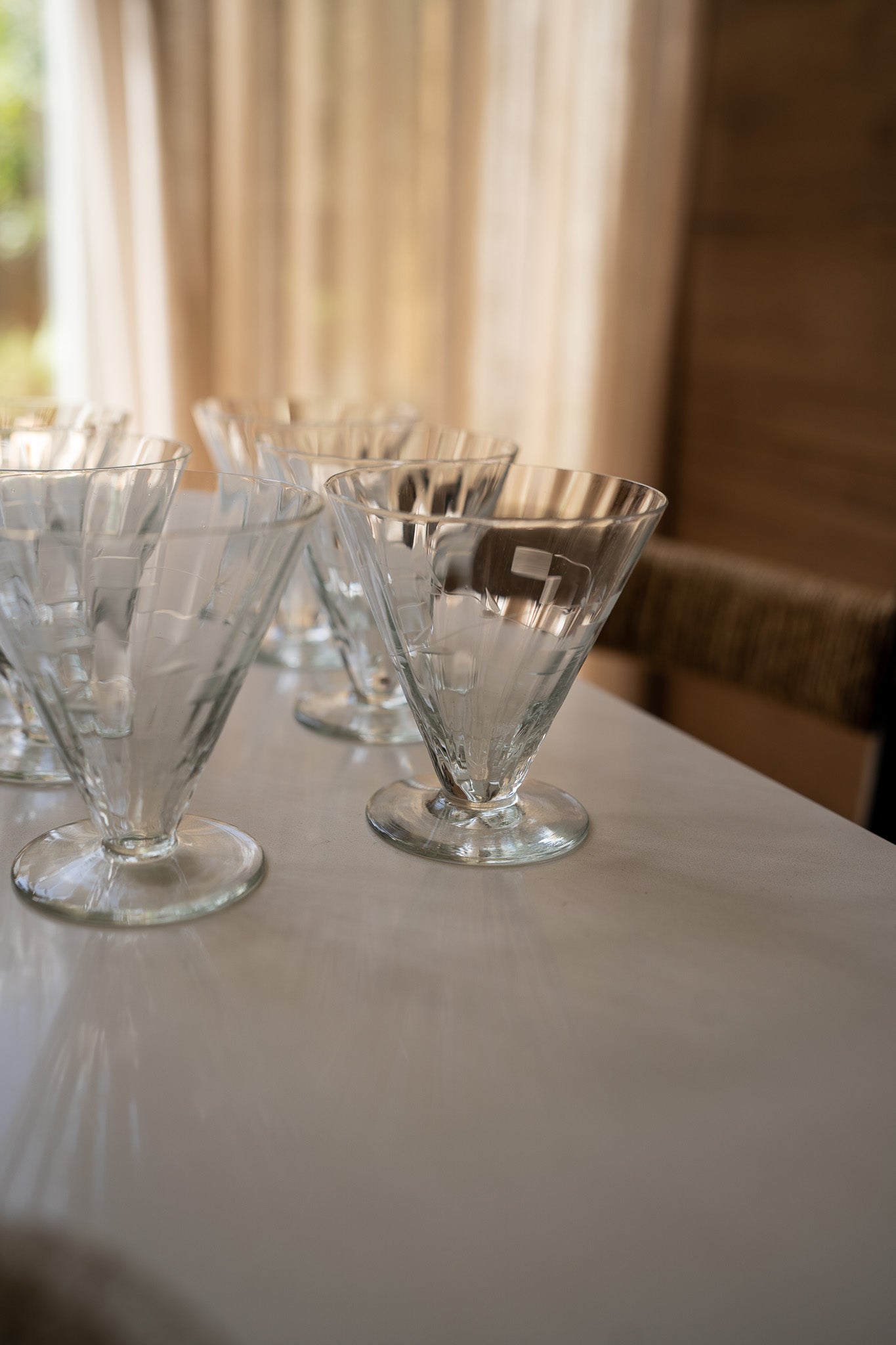 6 glazen coupes met geslepen details
