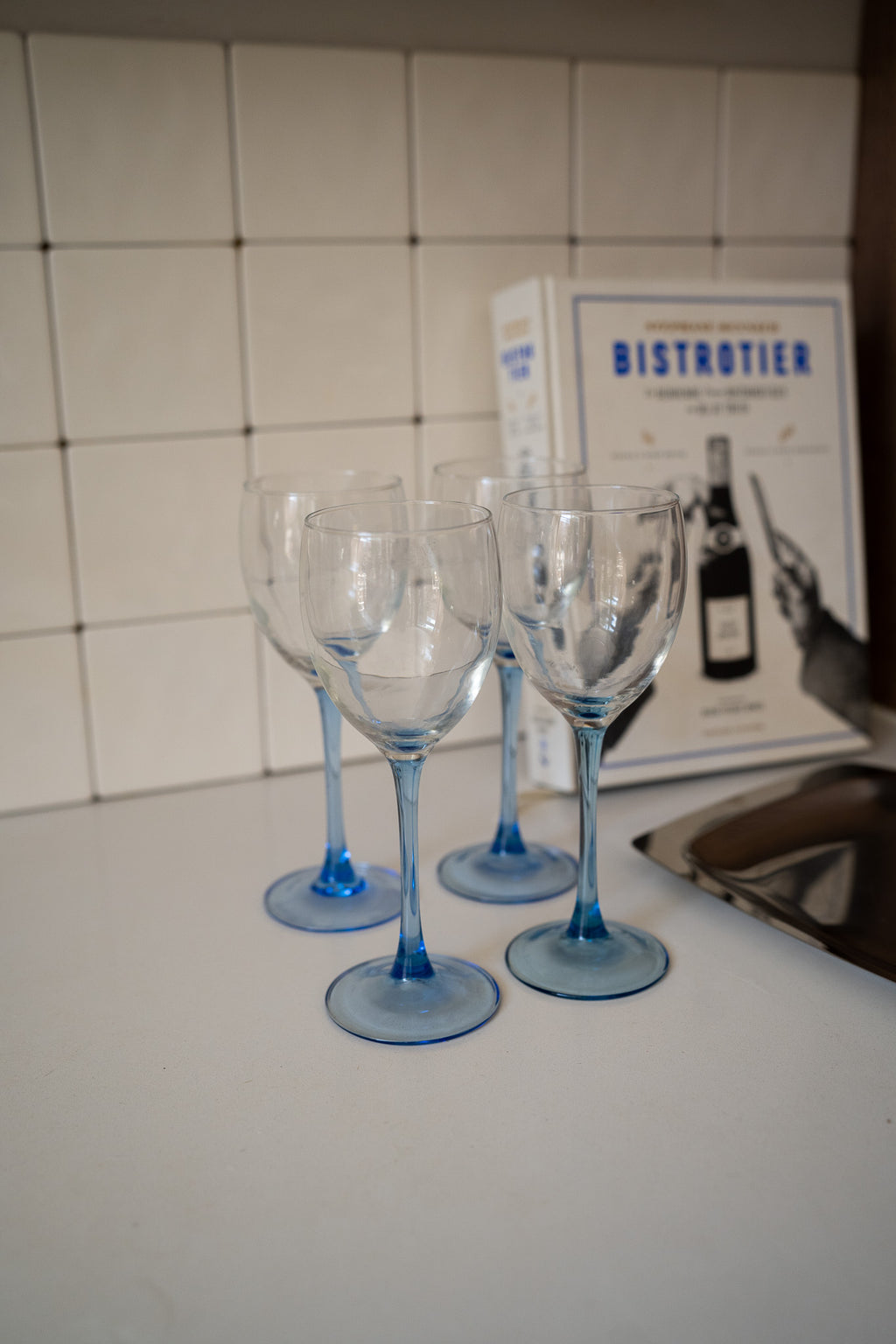 Set van 4 wijnglazen met blauwe voet