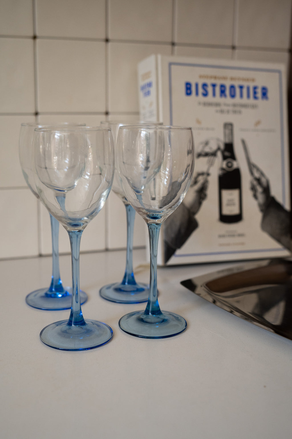 Set van 4 wijnglazen met blauwe voet