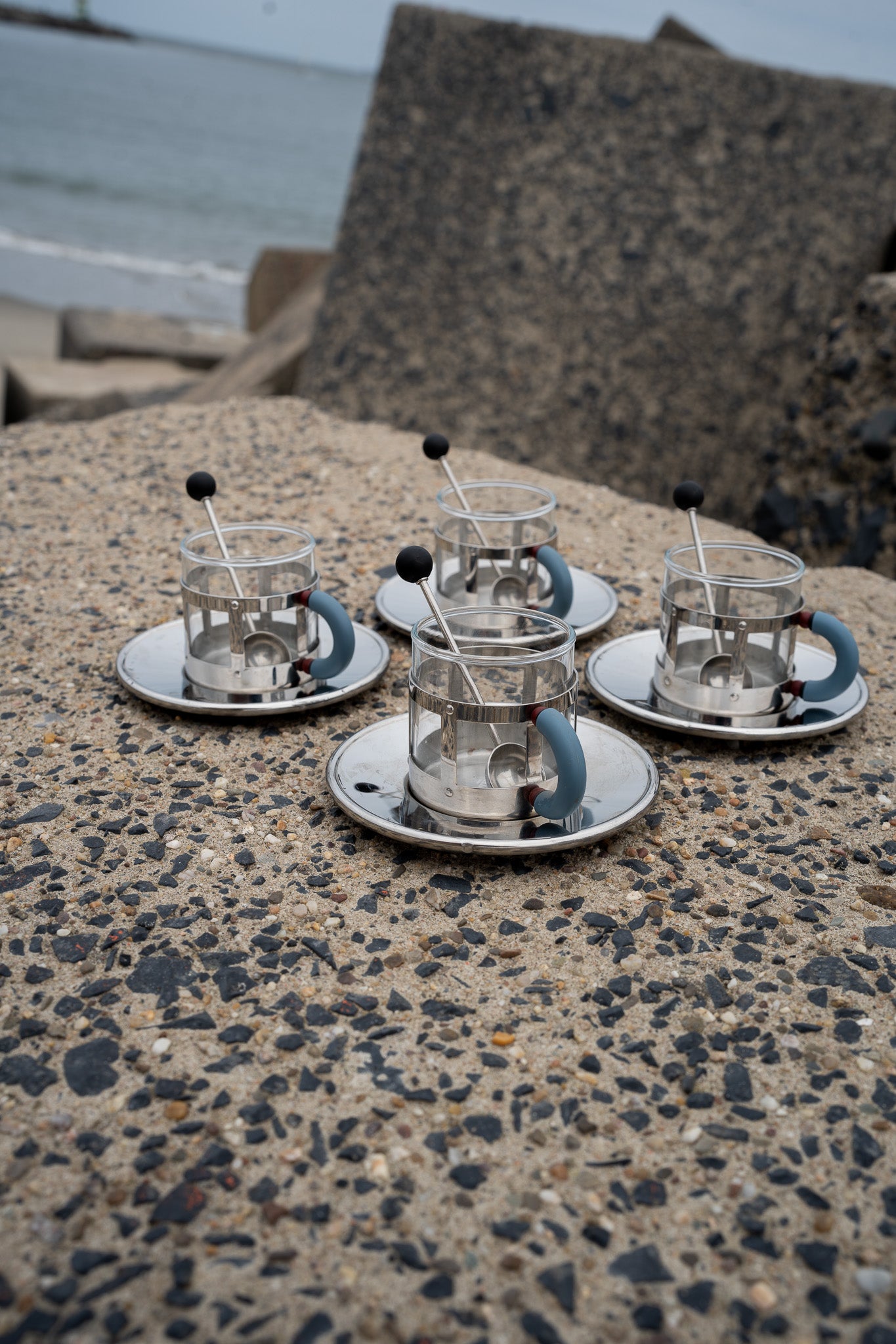 Set van 2 vintage  Alessi MG-espressokop & schotel