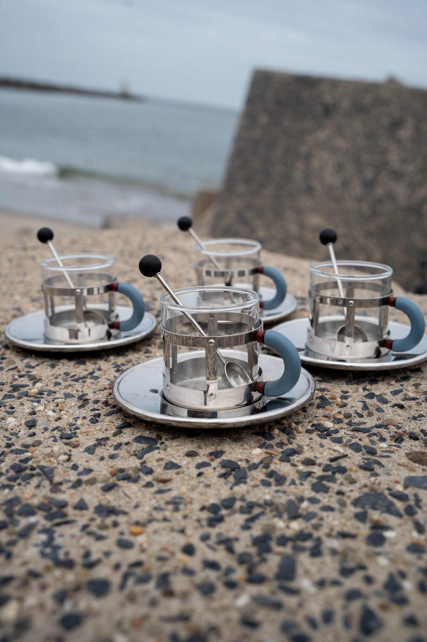 Set van 2 vintage  Alessi MG-espressokop & schotel