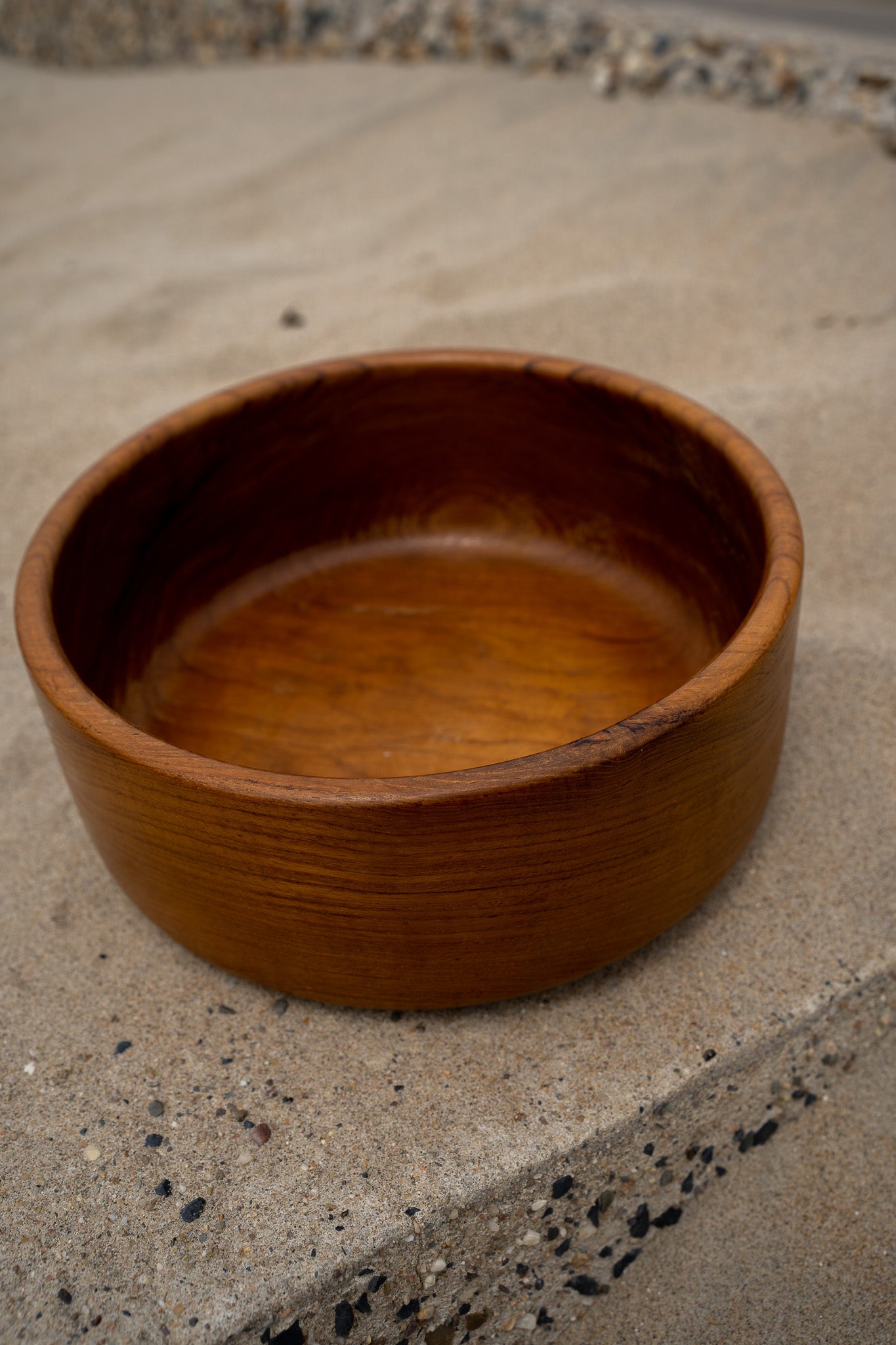 Hoge houten schaal