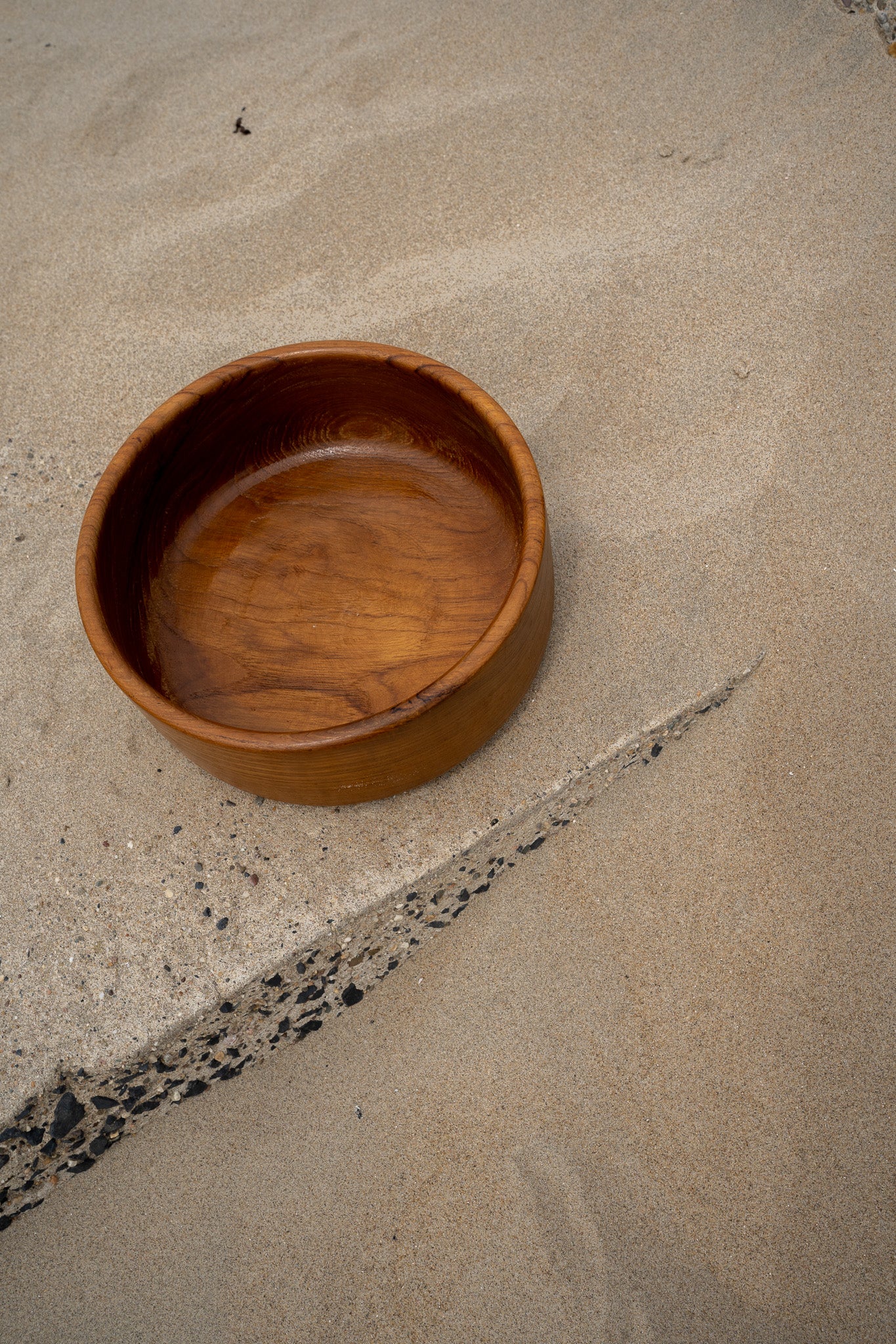 Hoge houten schaal