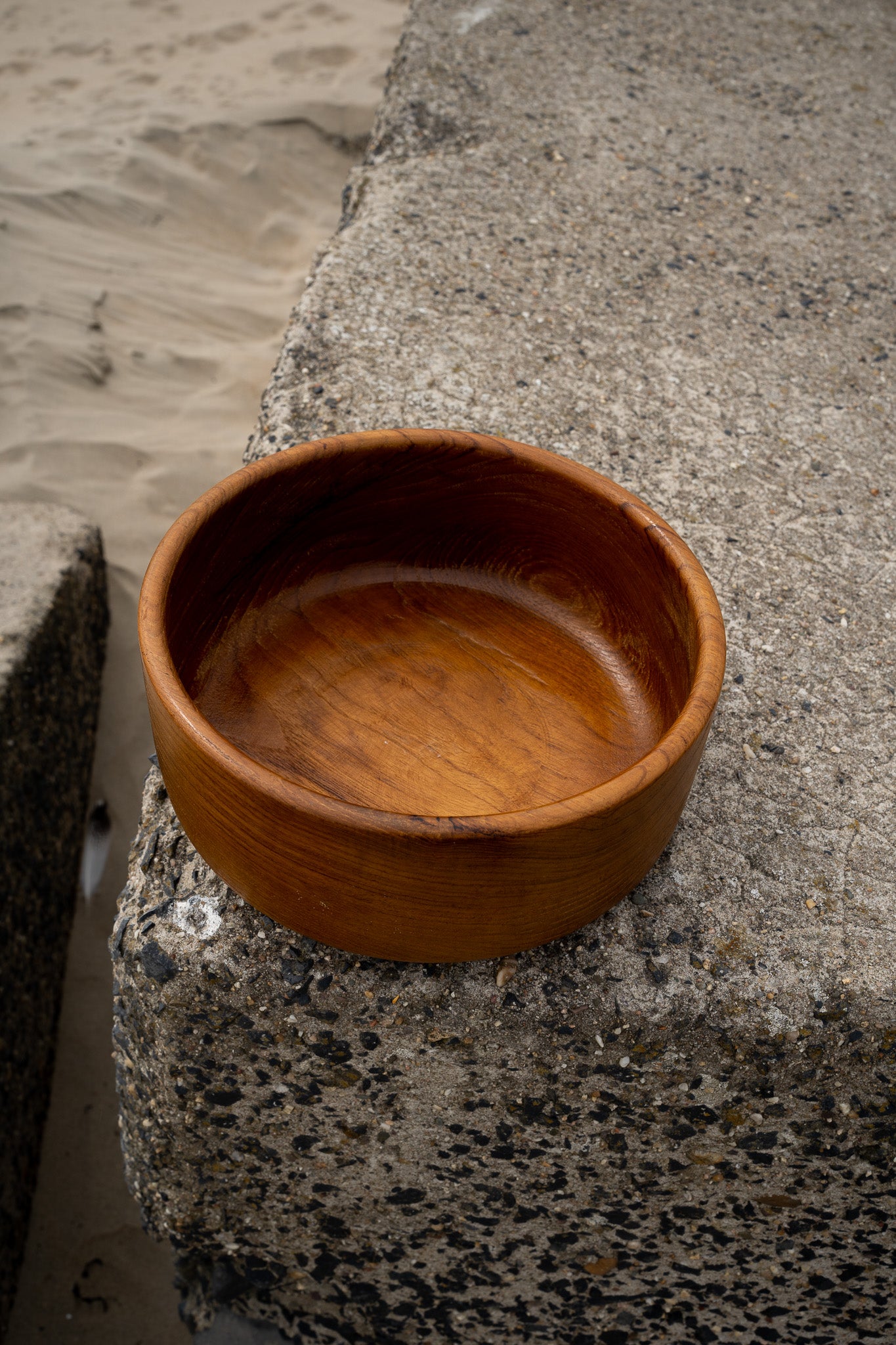 Hoge houten schaal