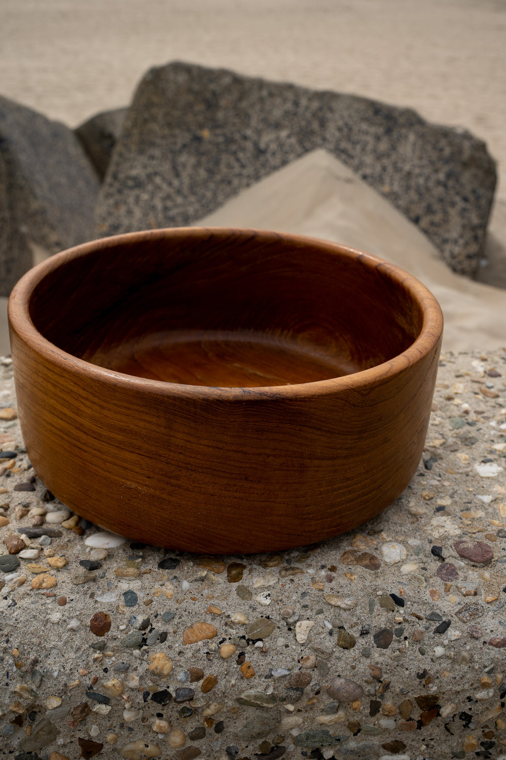 Hoge houten schaal