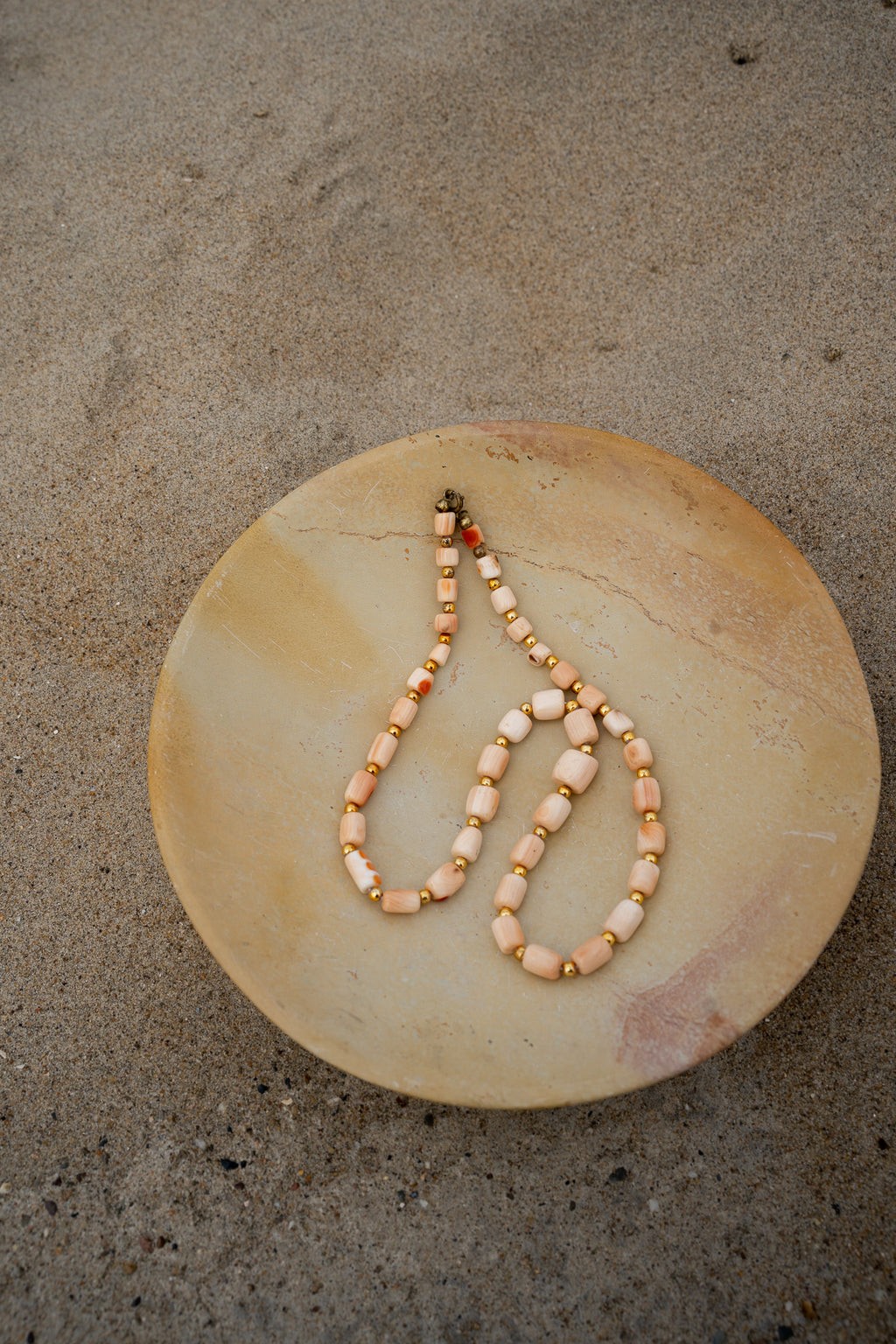 Zachtroze ketting