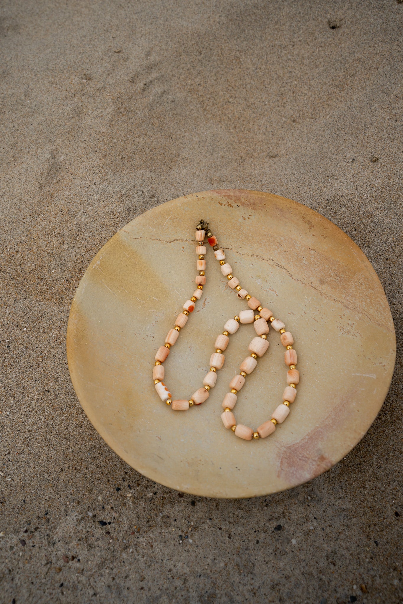 Zachtroze ketting