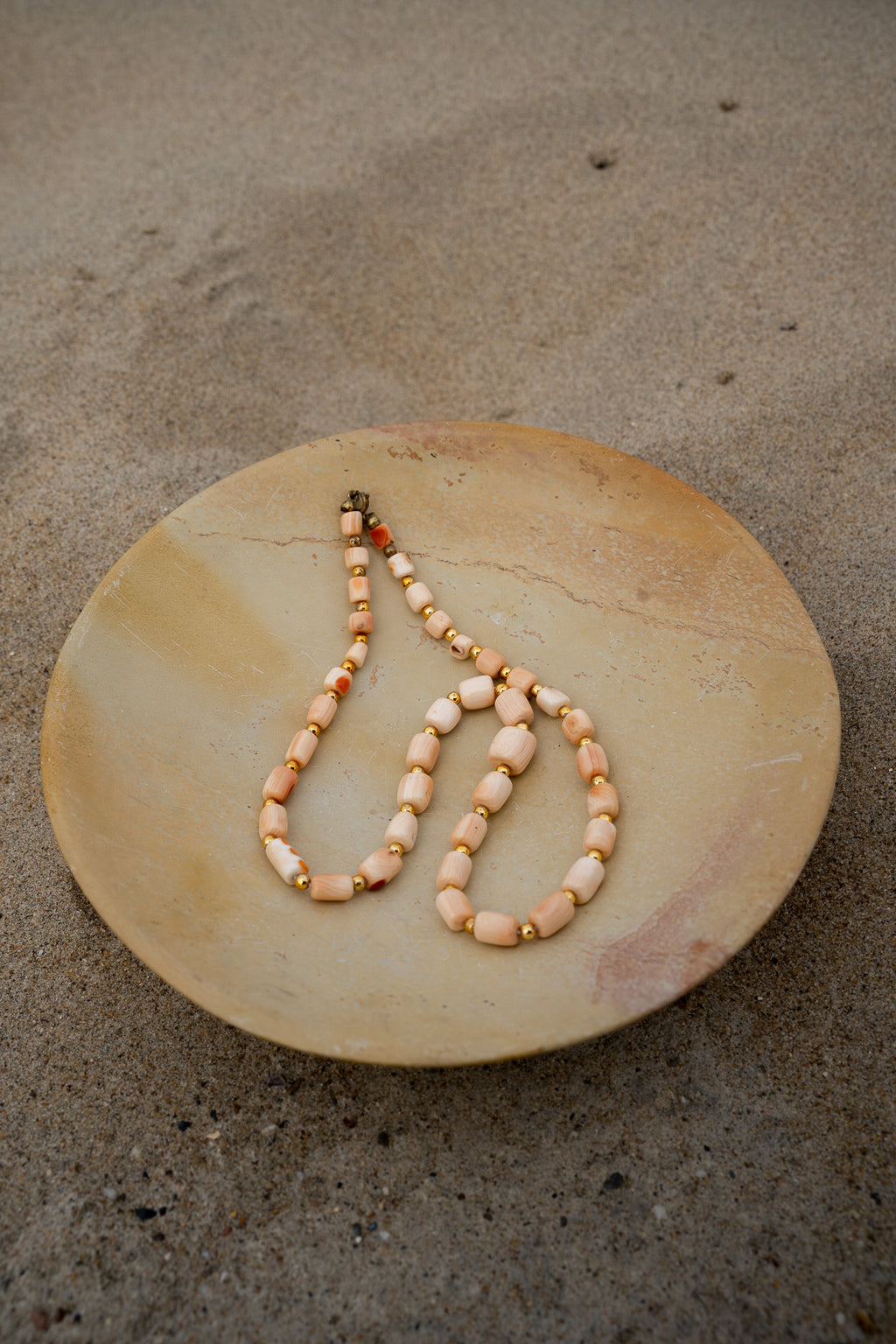 Zachtroze ketting