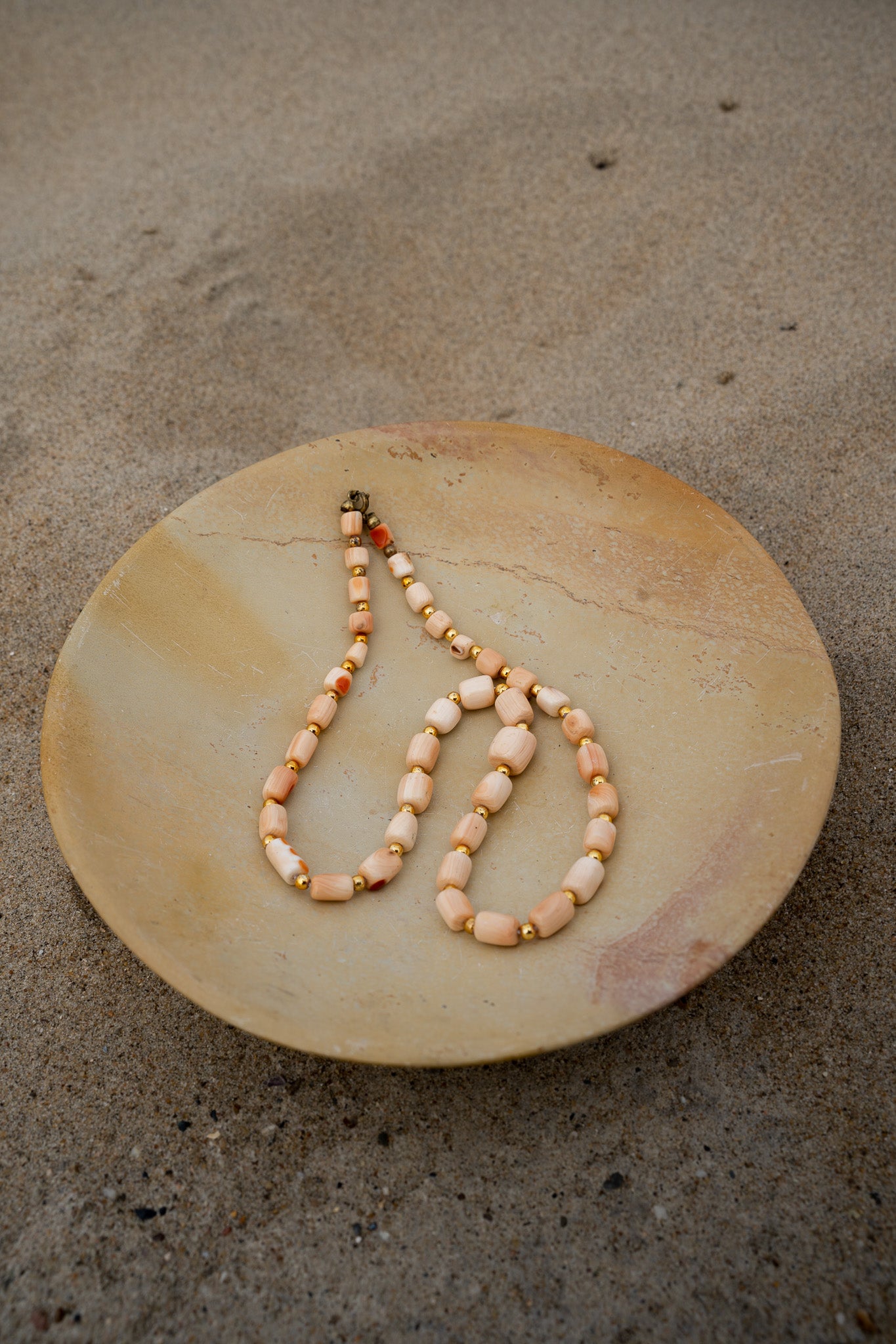 Zachtroze ketting