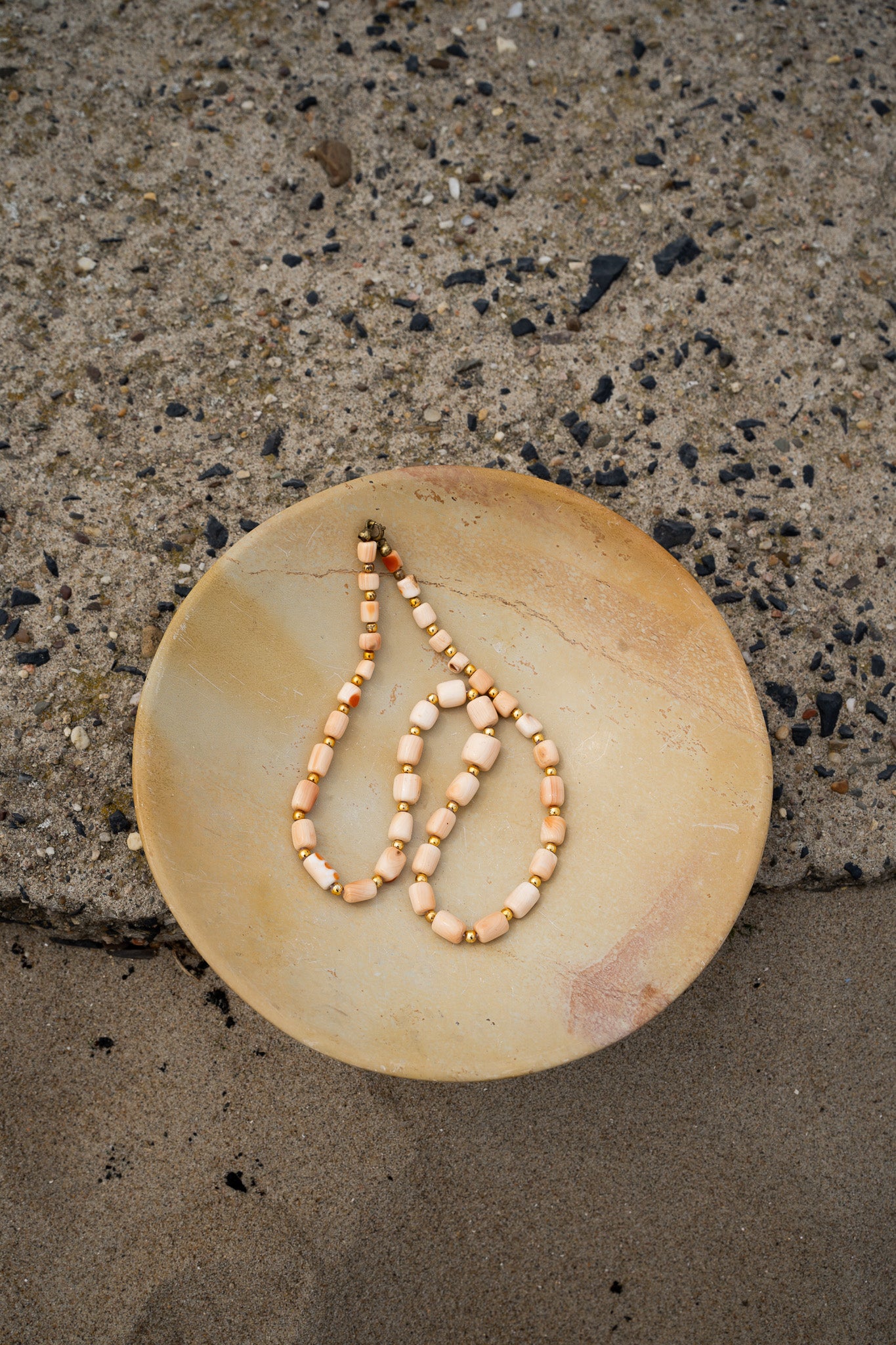 Zachtroze ketting