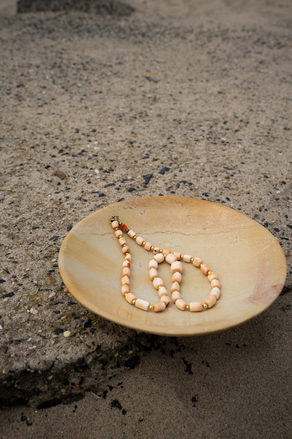 Zachtroze ketting