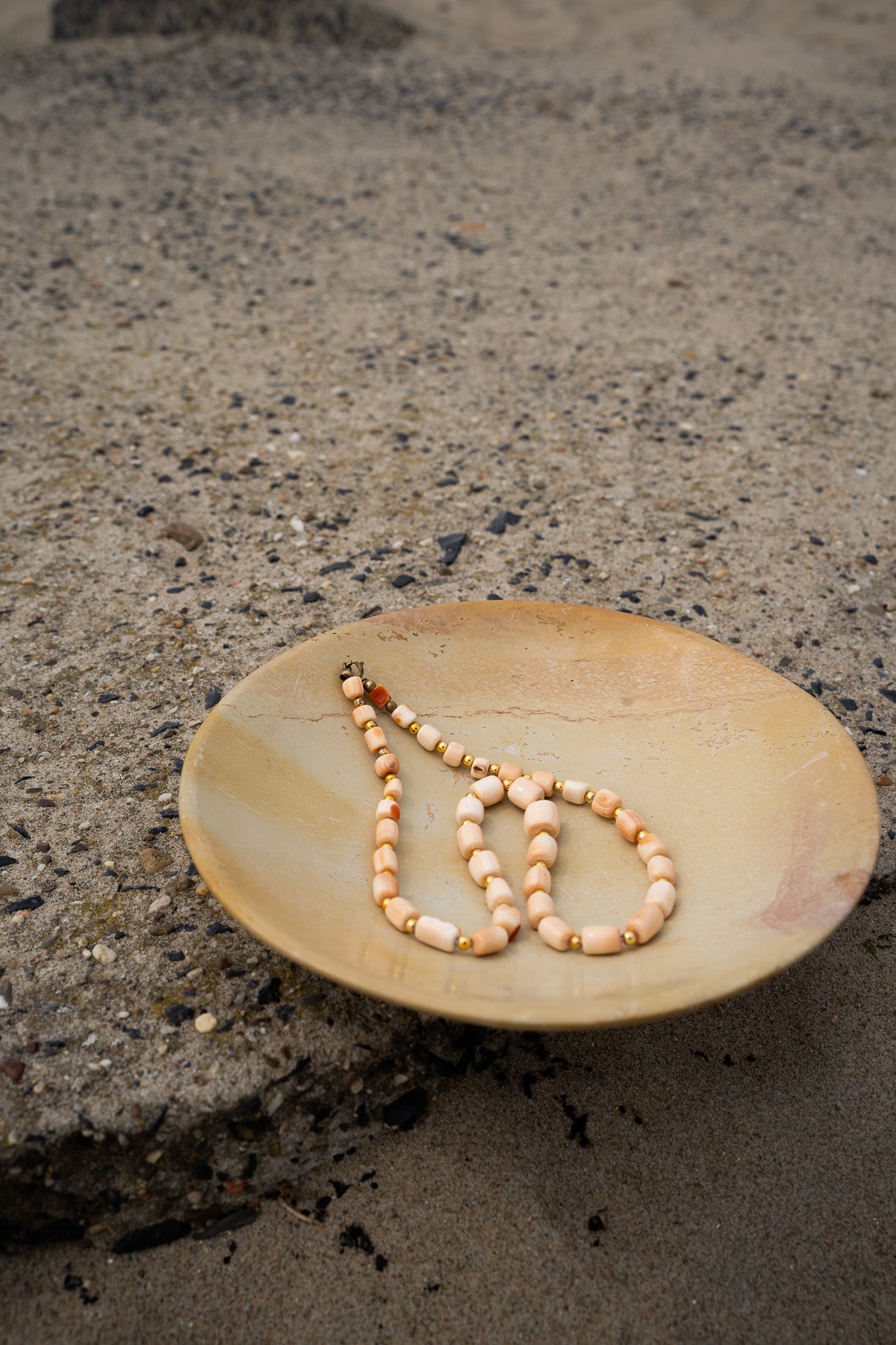 Zachtroze ketting