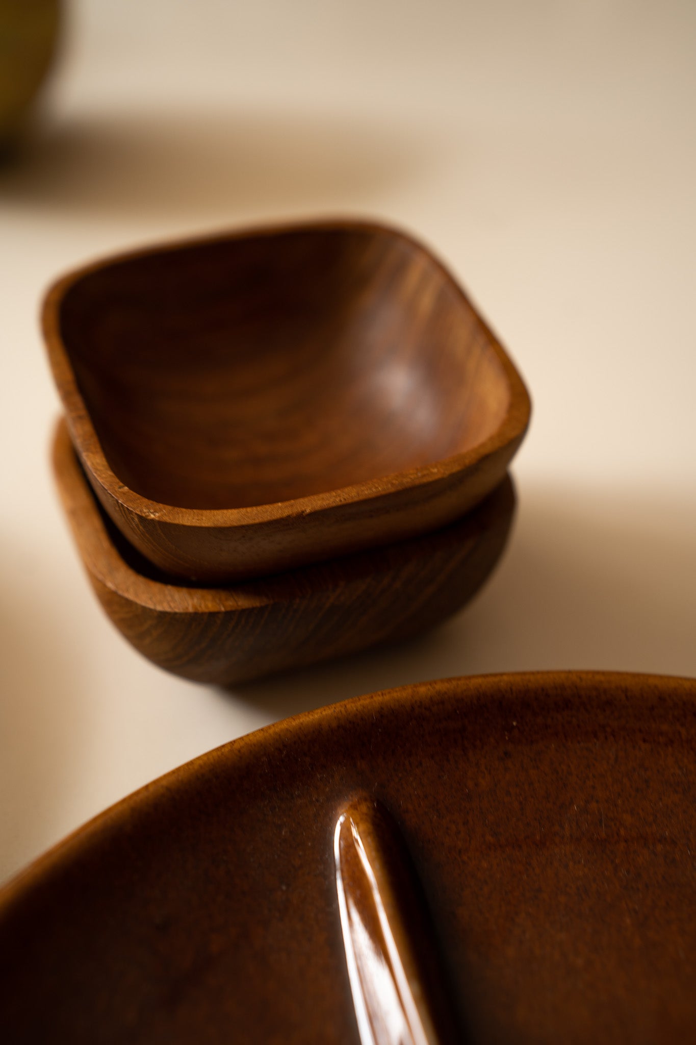 Set van 5 kleine houten schaaltjes
