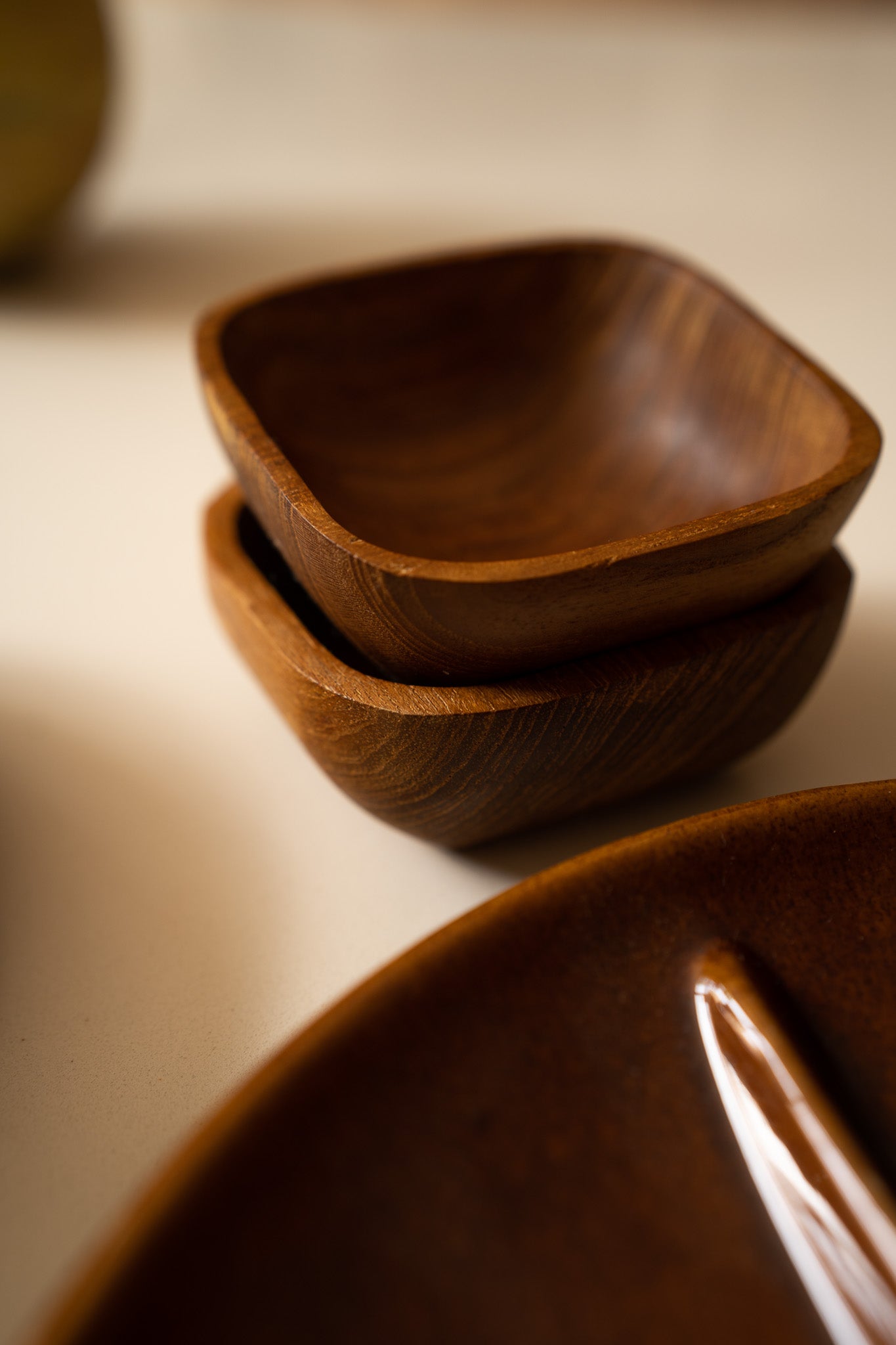 Set van 5 kleine houten schaaltjes
