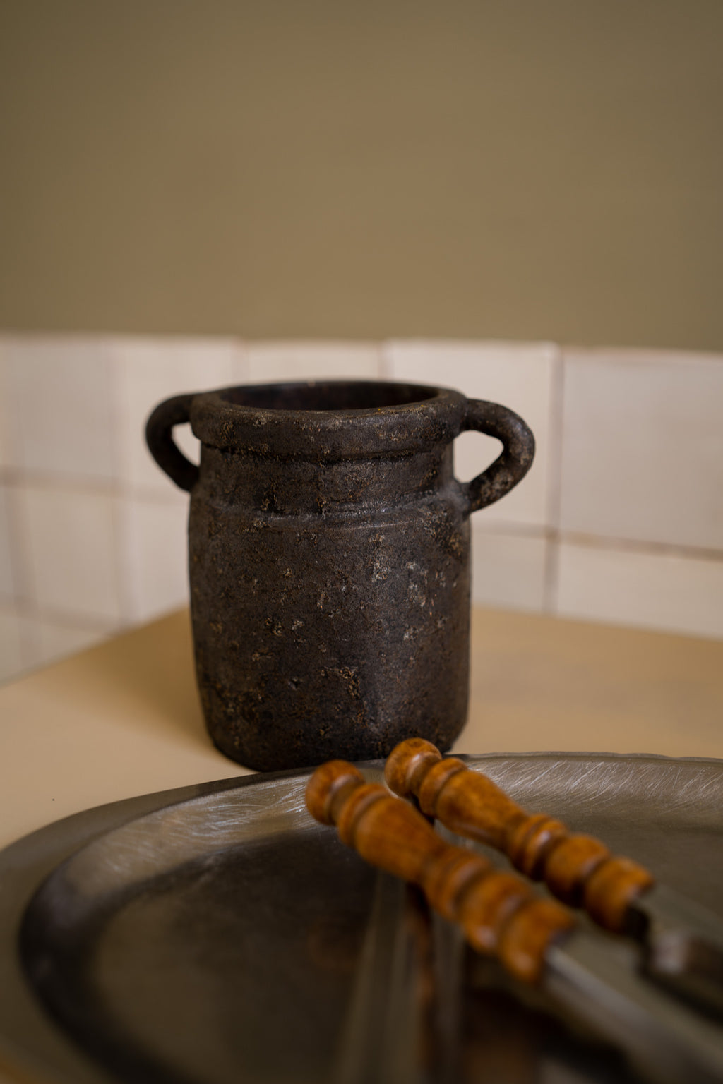 Notenkraker met houten handvat