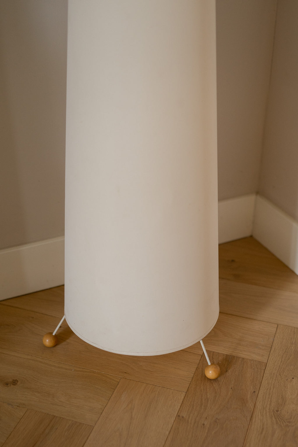 Hoge off white vloerlamp