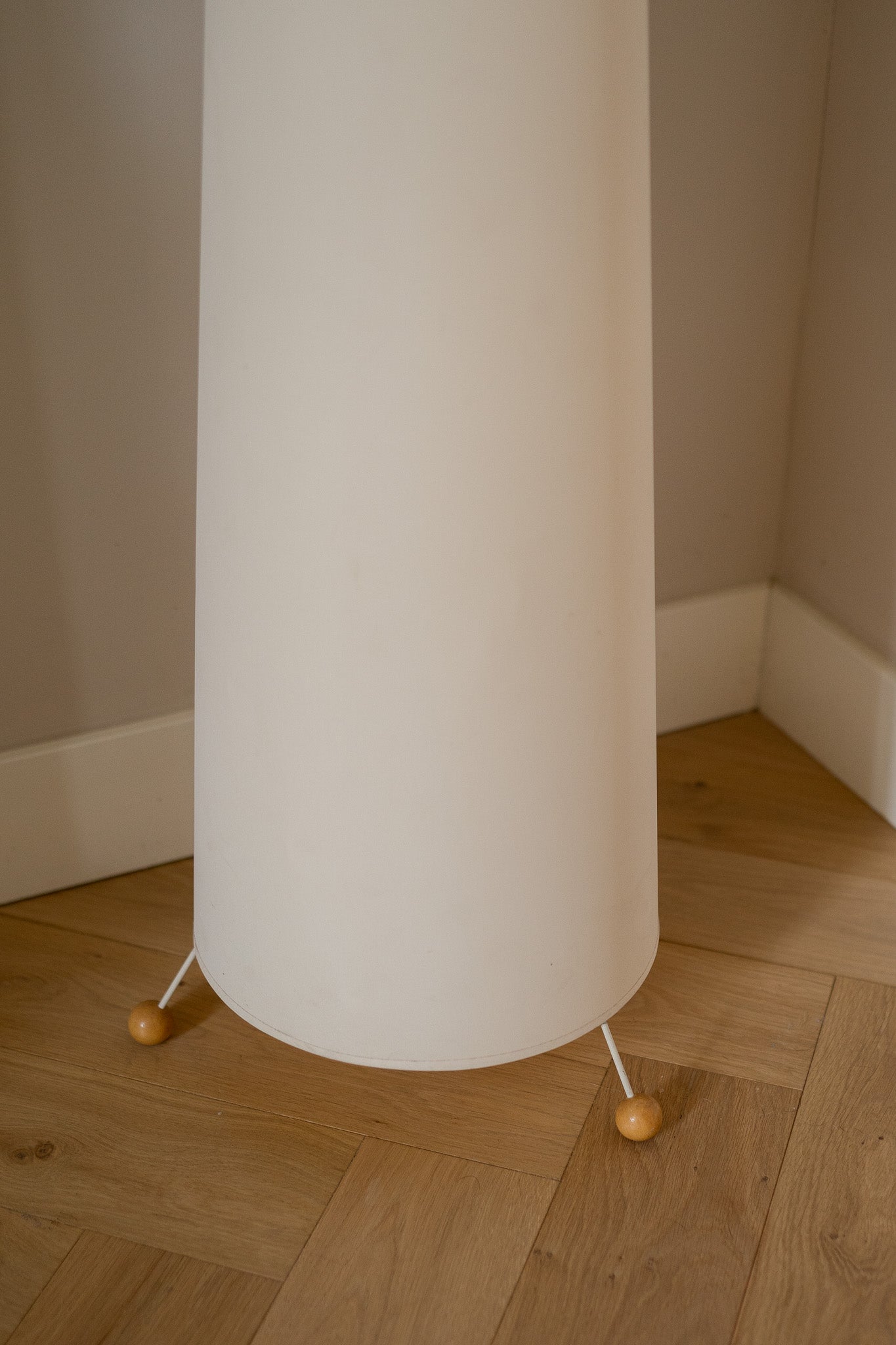 Hoge off white vloerlamp