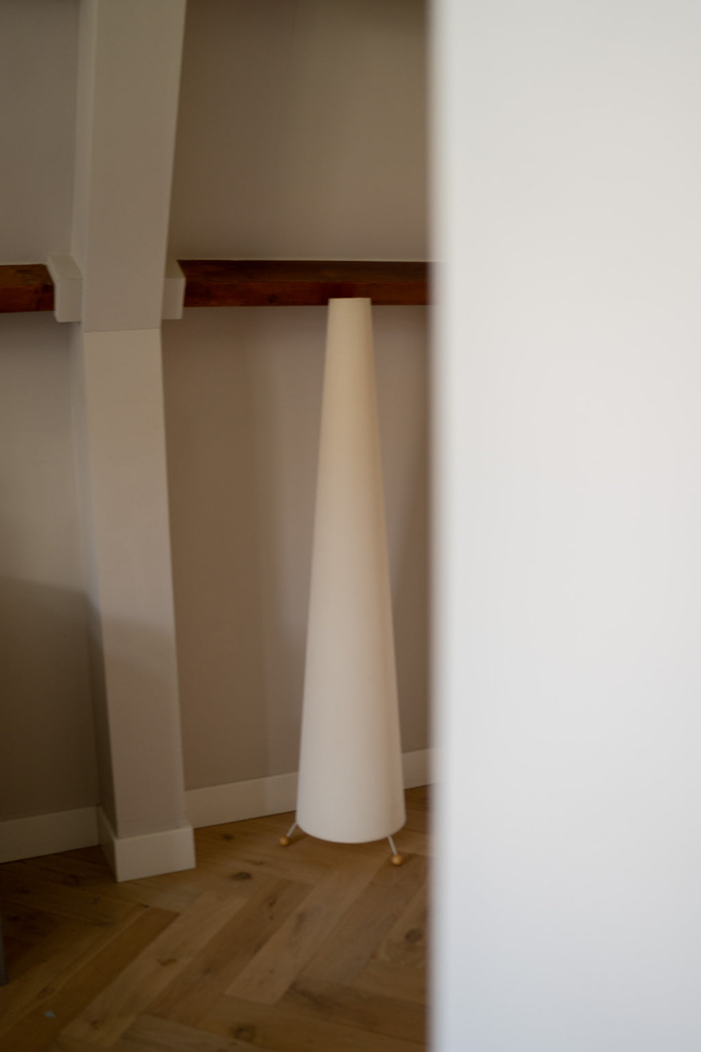 Hoge off white vloerlamp