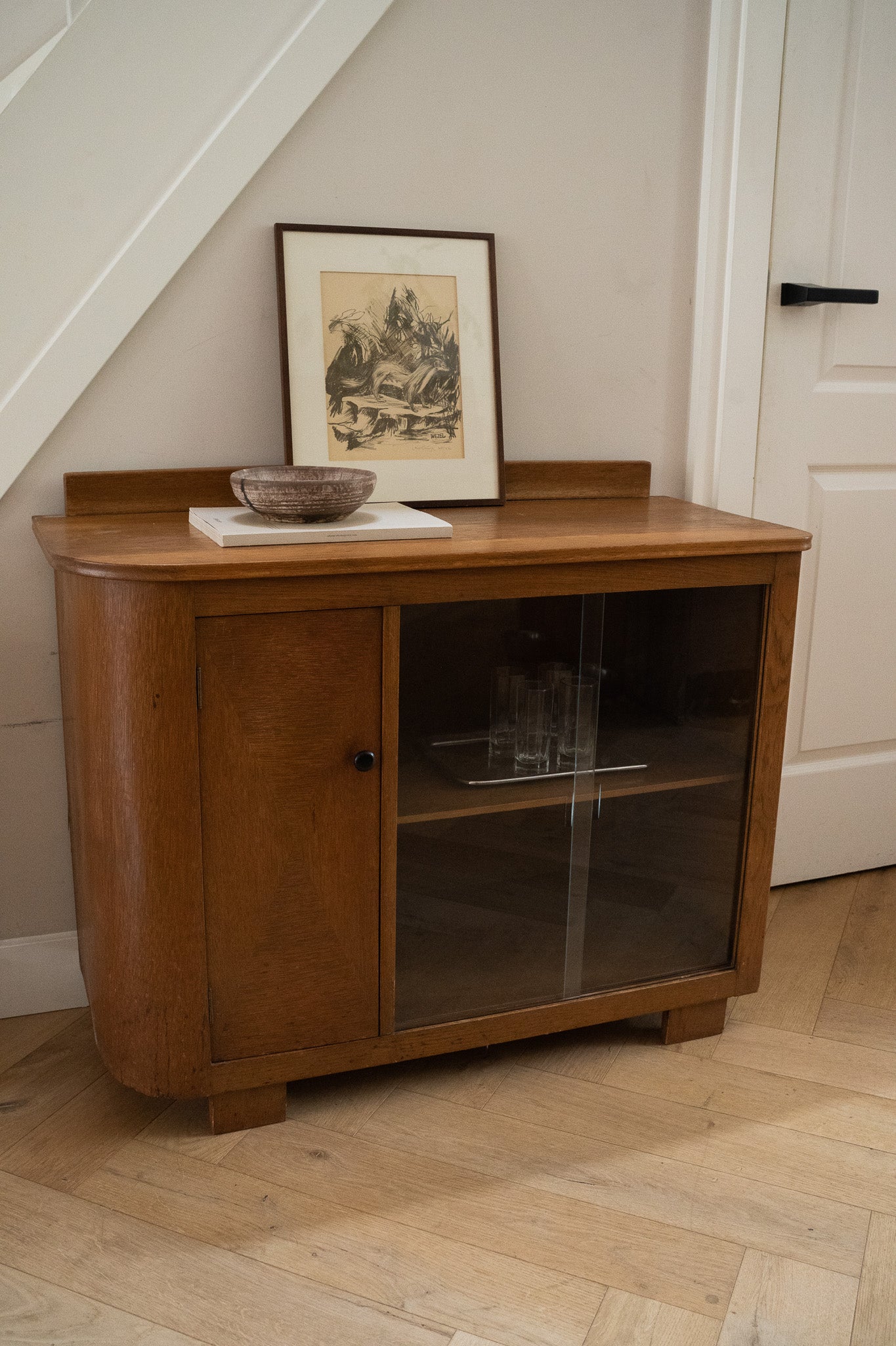 Vintage kast / dressior met glazen deuren