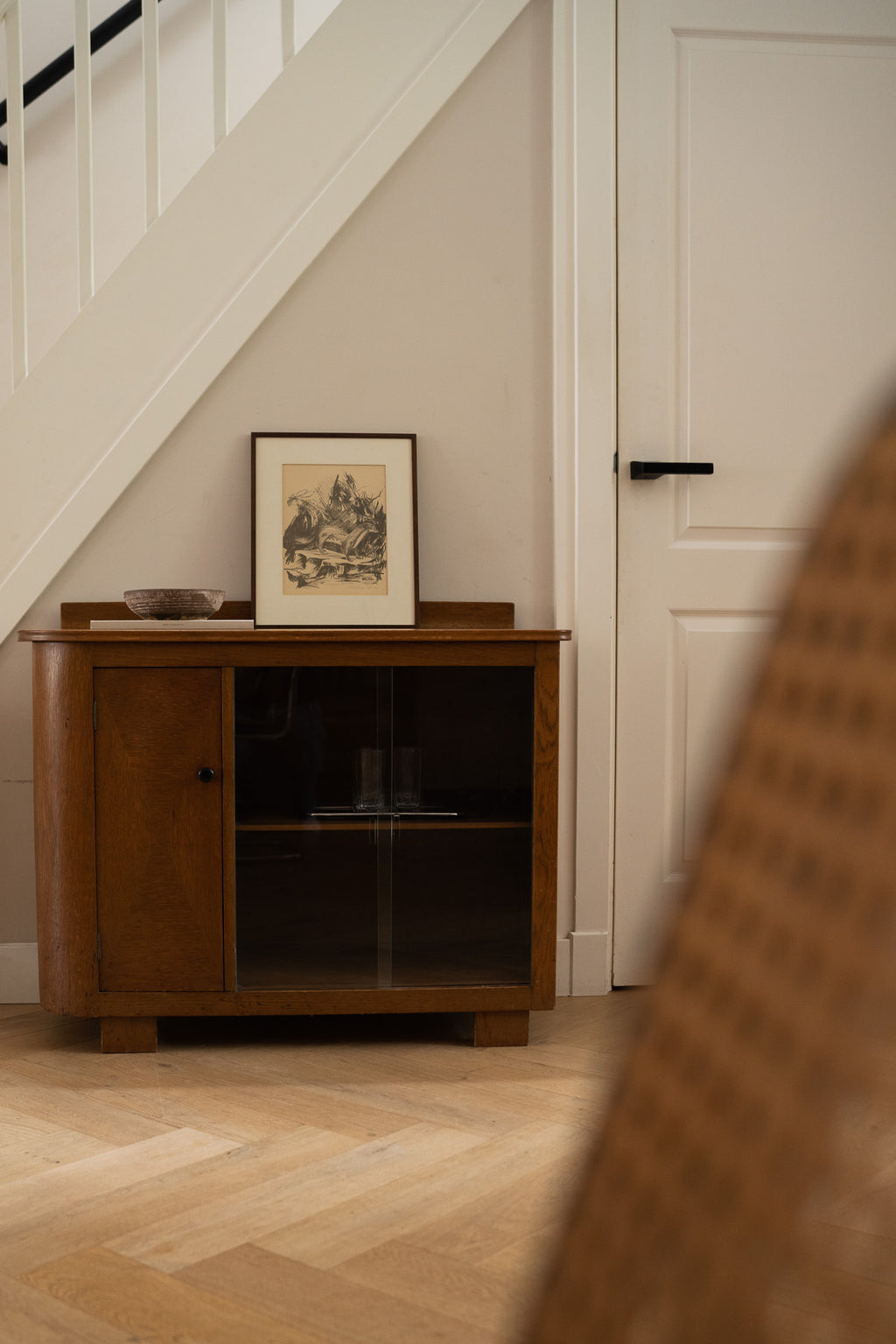 Vintage kast / dressior met glazen deuren