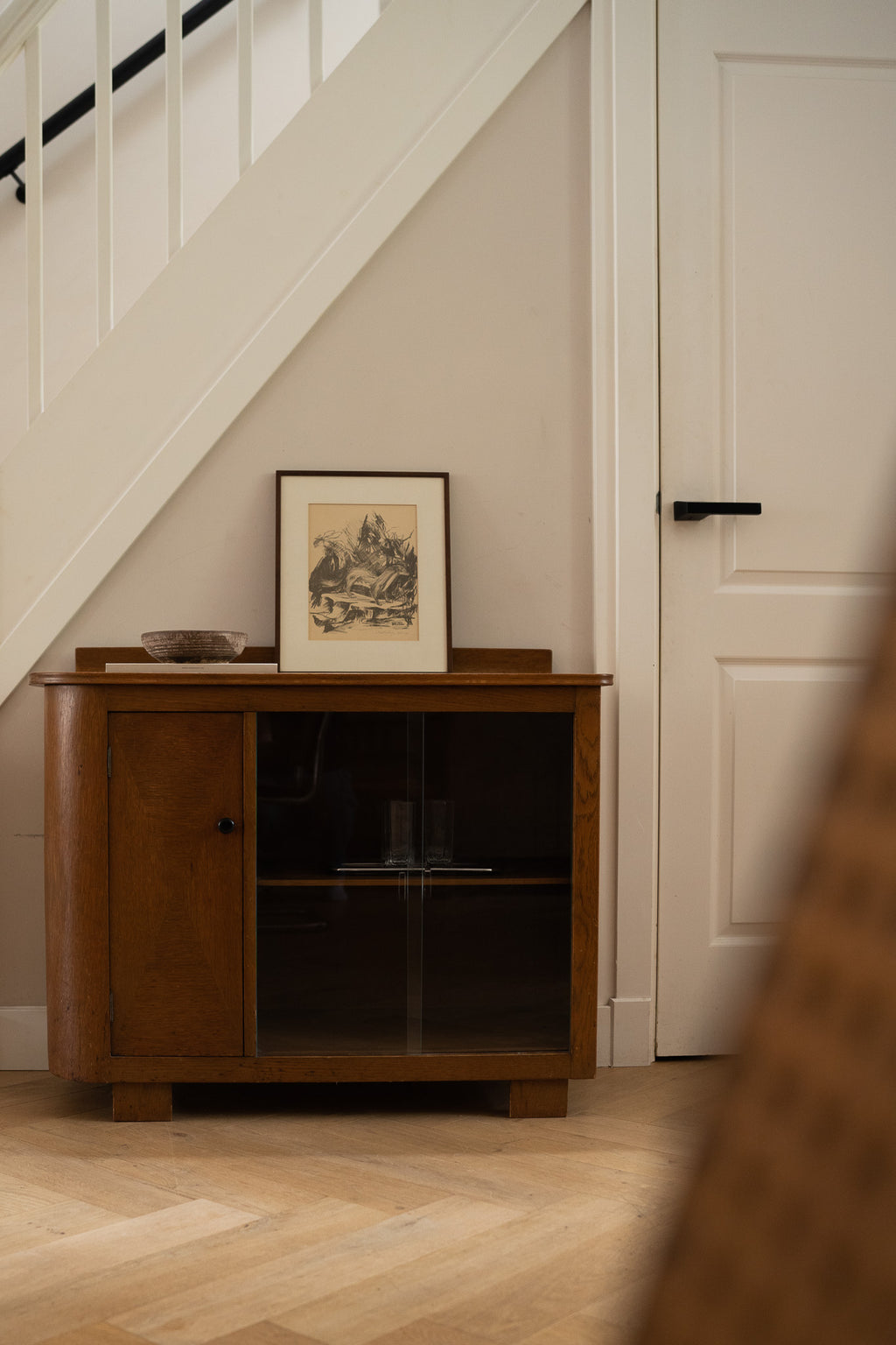 Vintage kast / dressior met glazen deuren