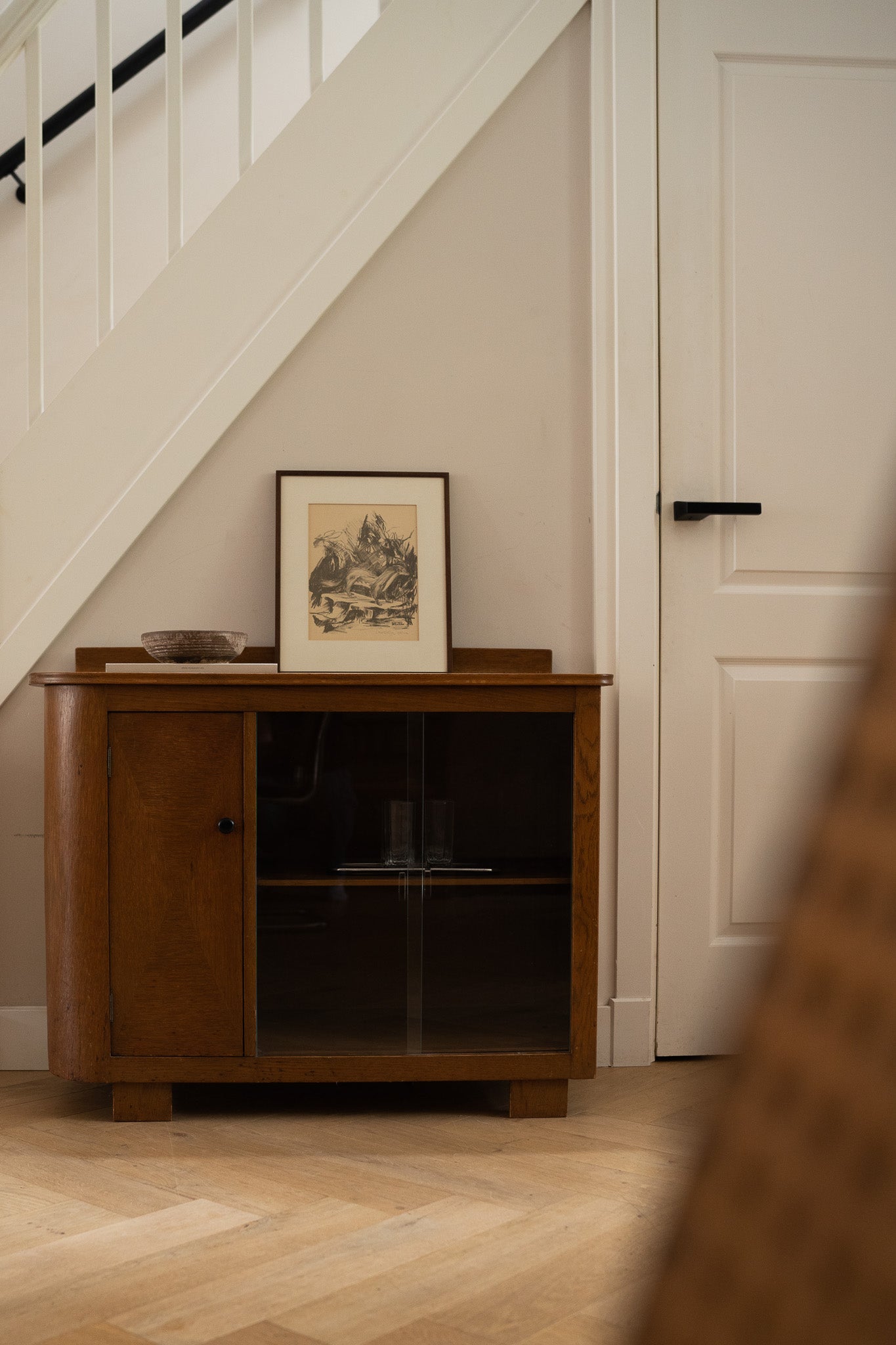 Vintage kast / dressior met glazen deuren