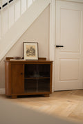 Vintage kast / dressior met glazen deuren