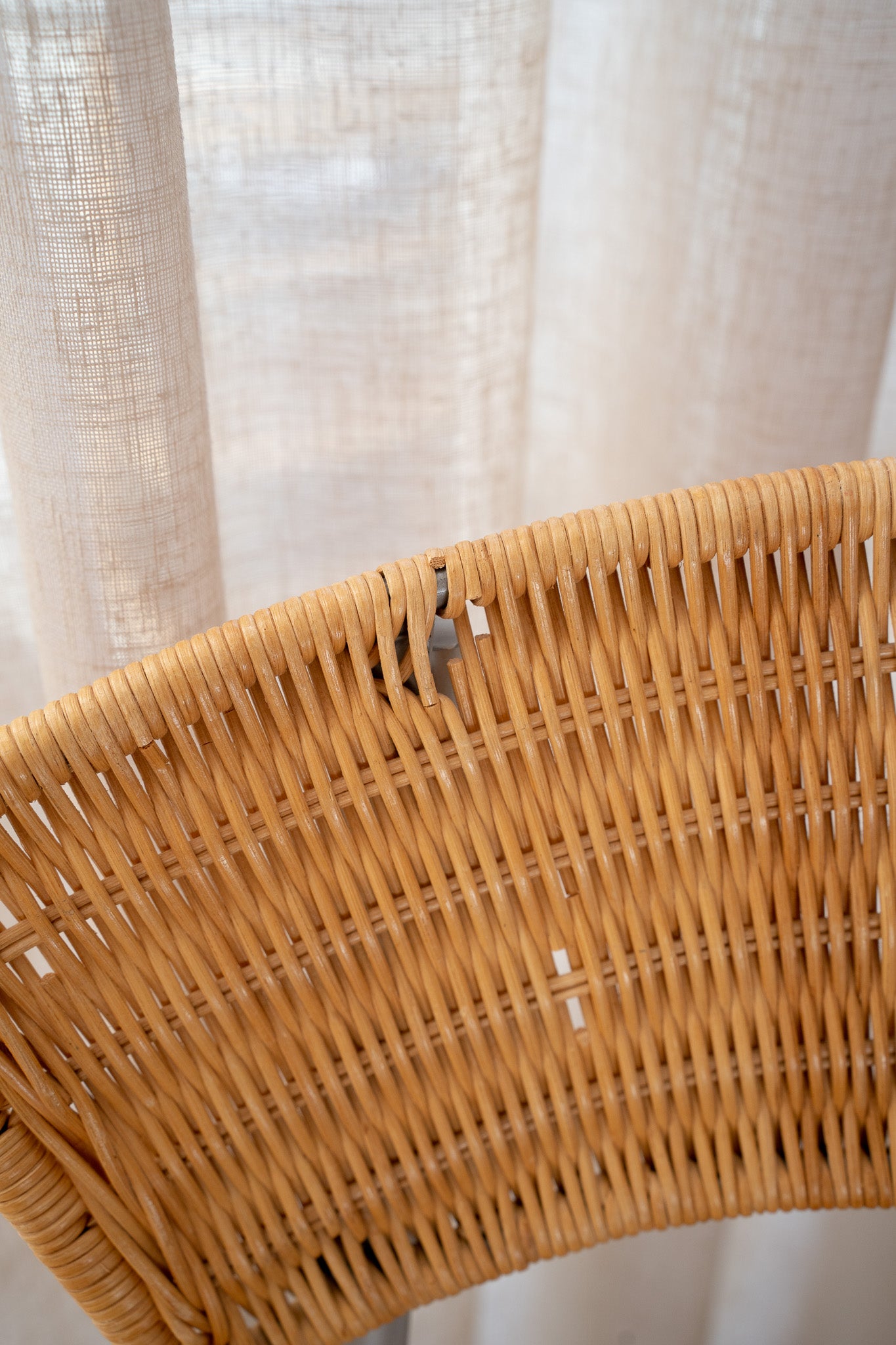 Rotan en metalen klapstoel