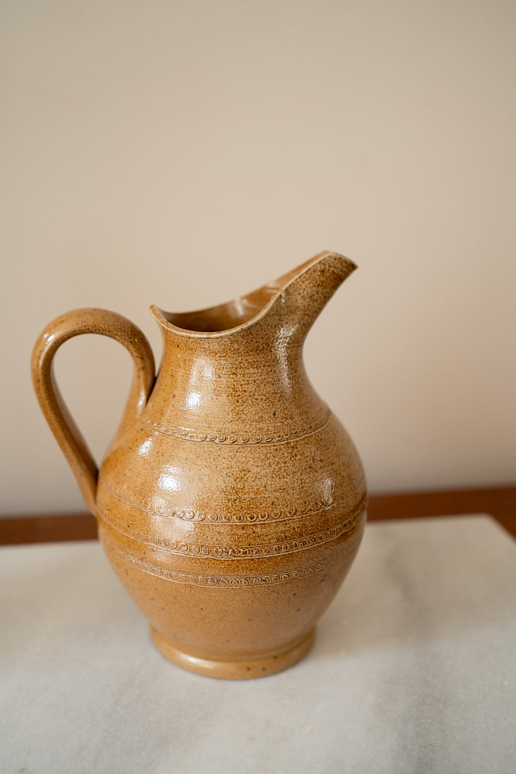 Gres karaf met oor