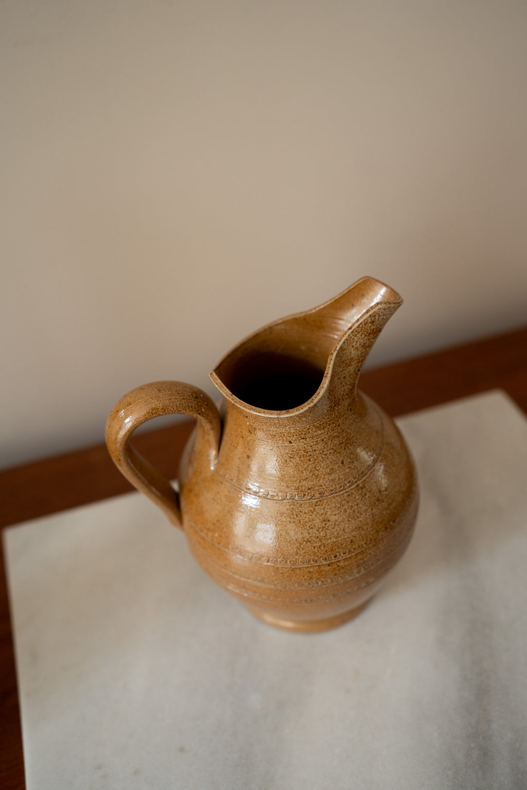 Gres karaf met oor